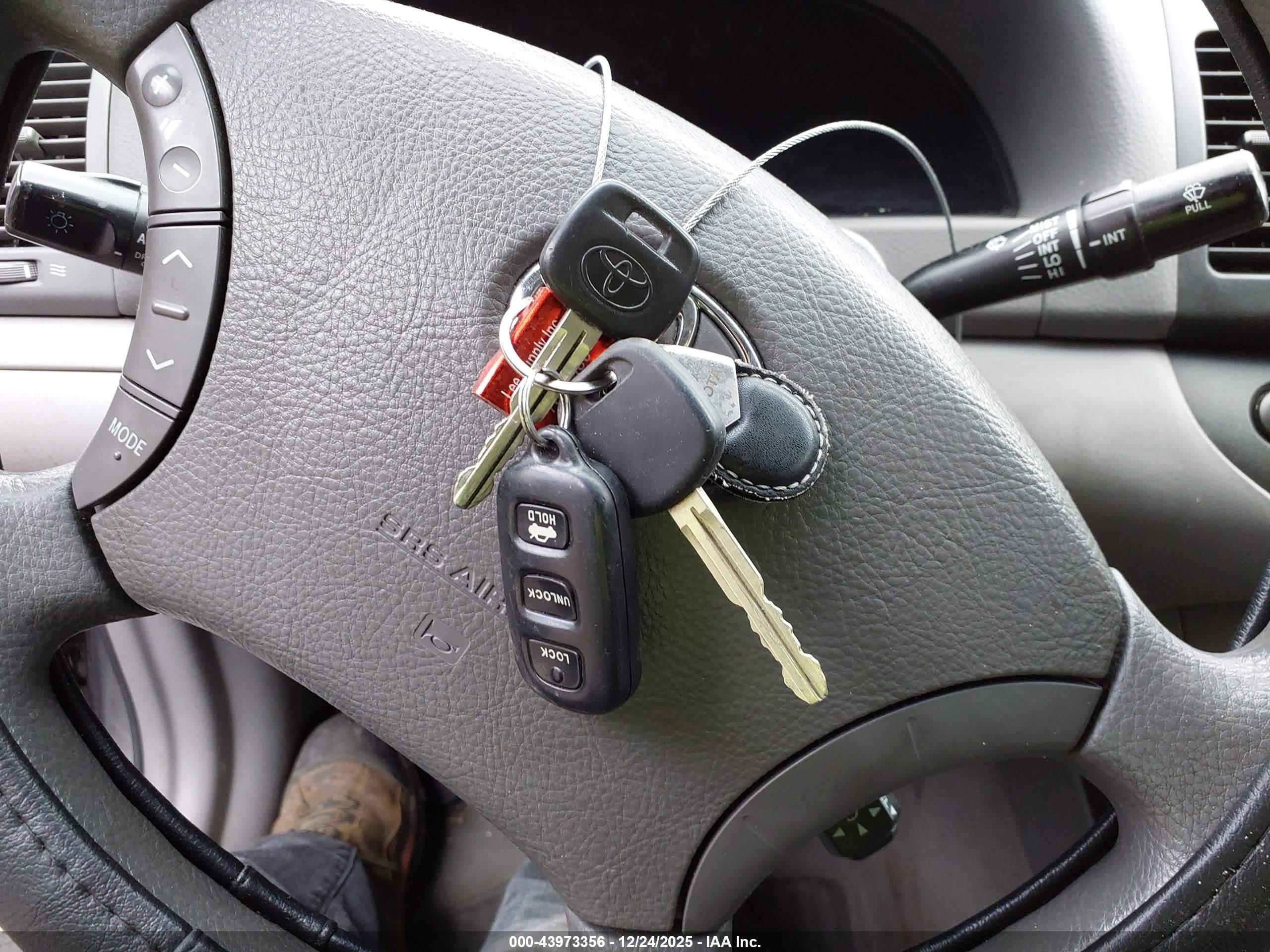 TOYOTA CAMRY image 11