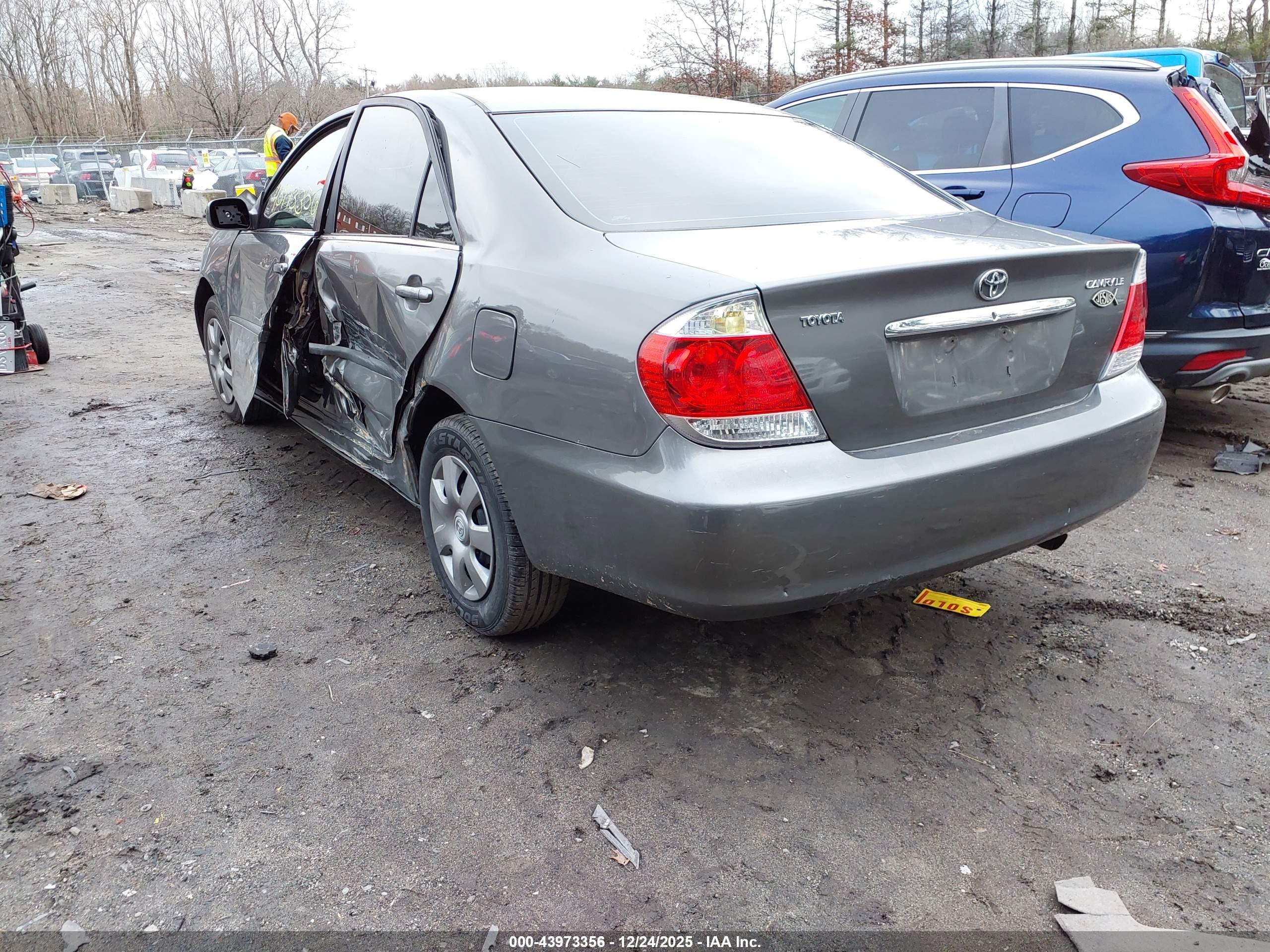 TOYOTA CAMRY image 3