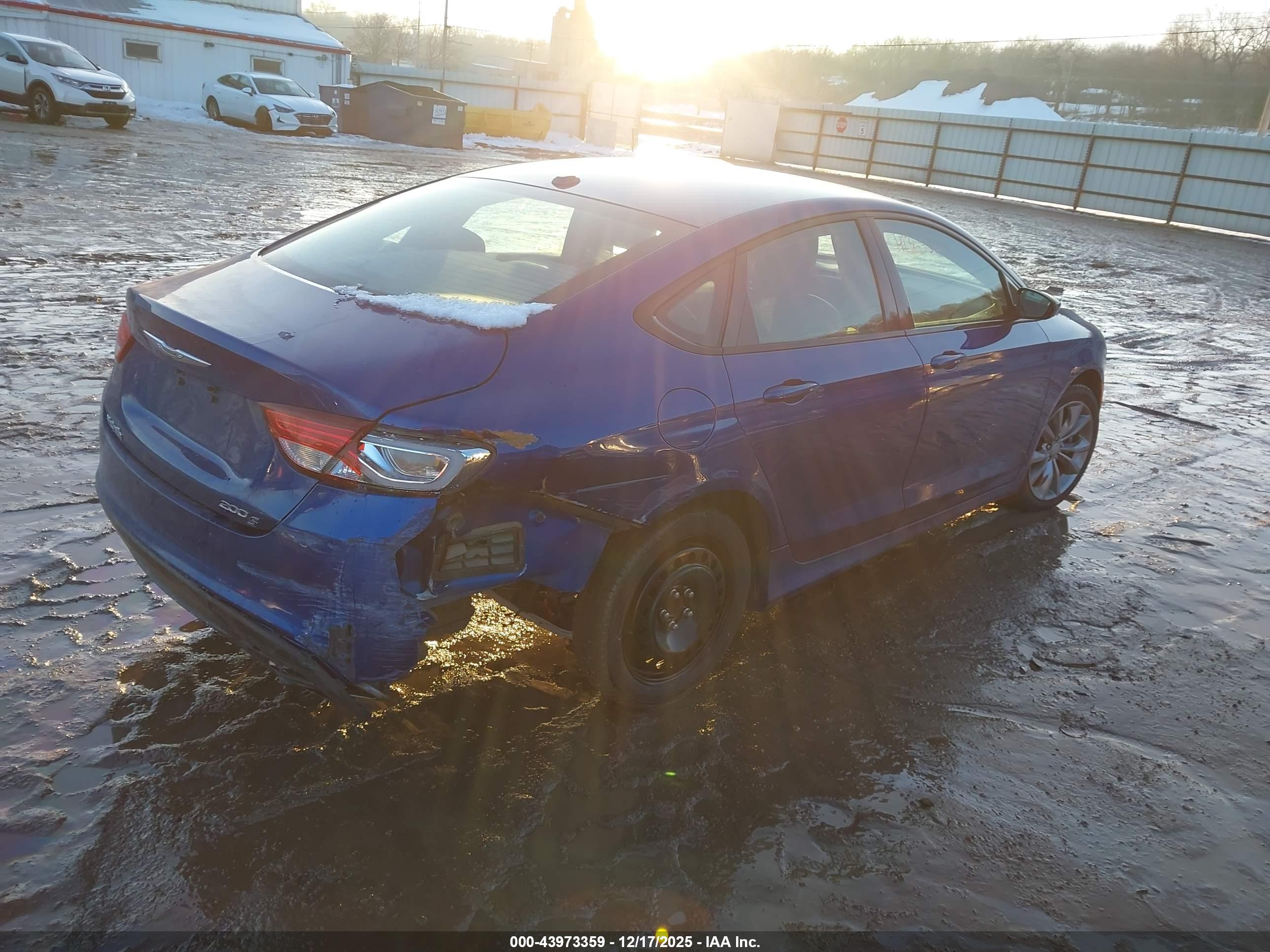 CHRYSLER 200 image 4