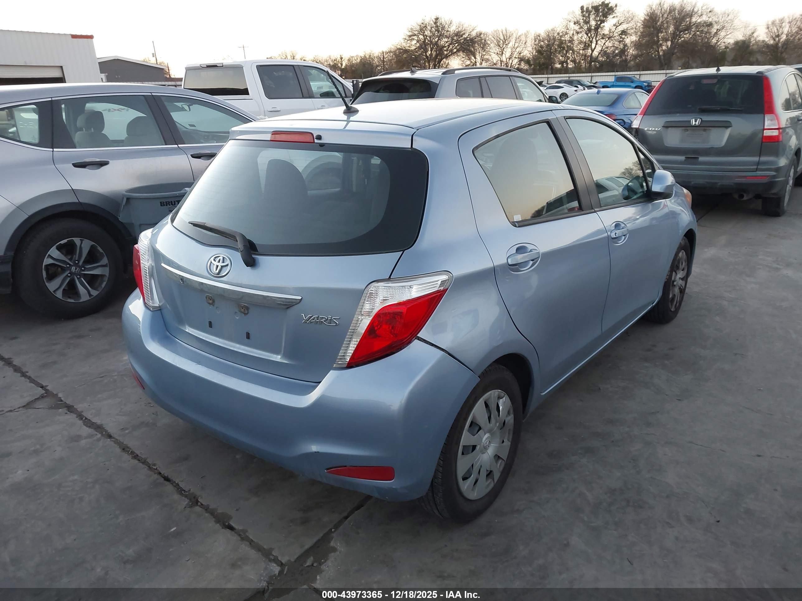 TOYOTA YARIS image 4