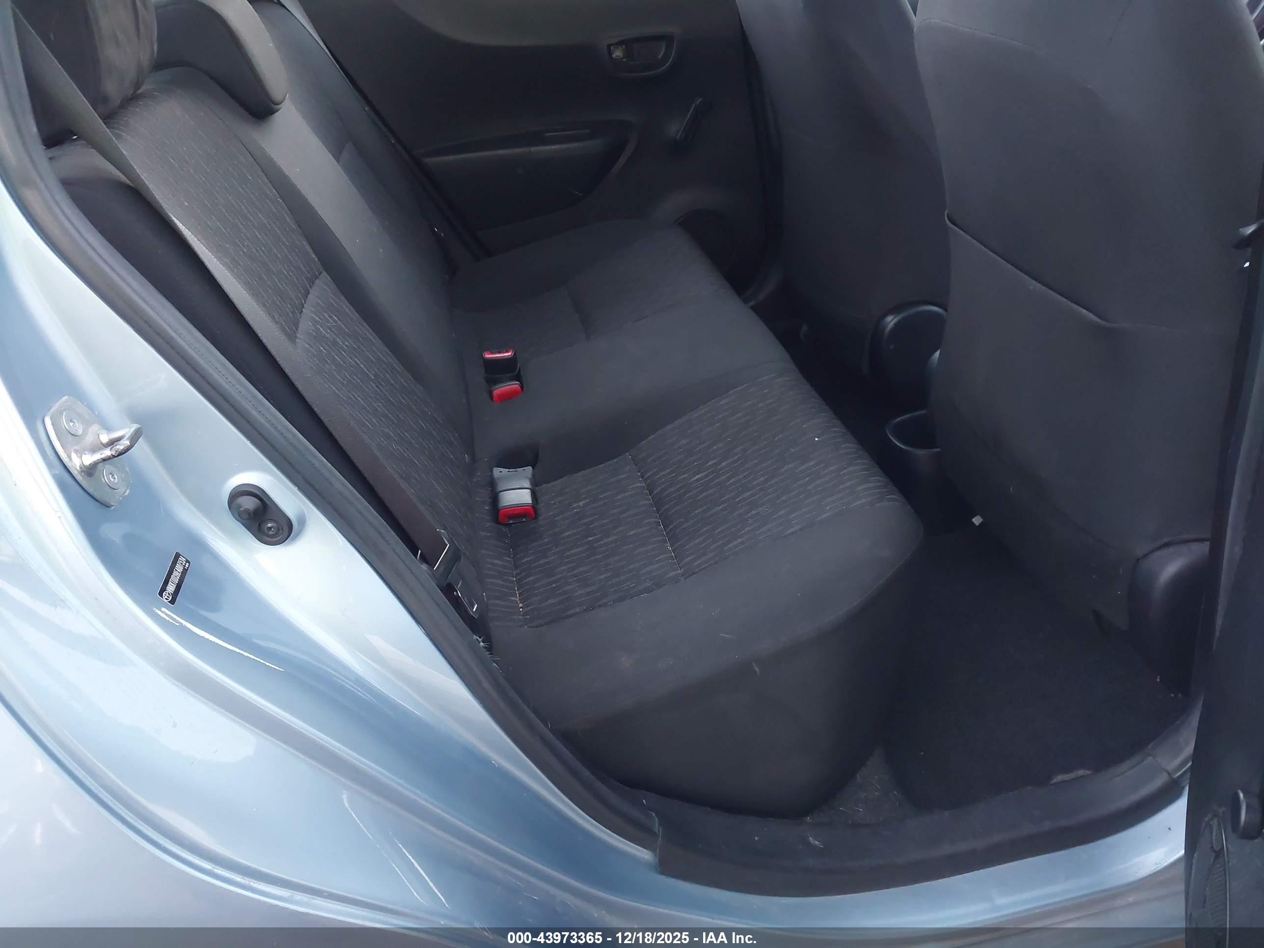 TOYOTA YARIS image 8