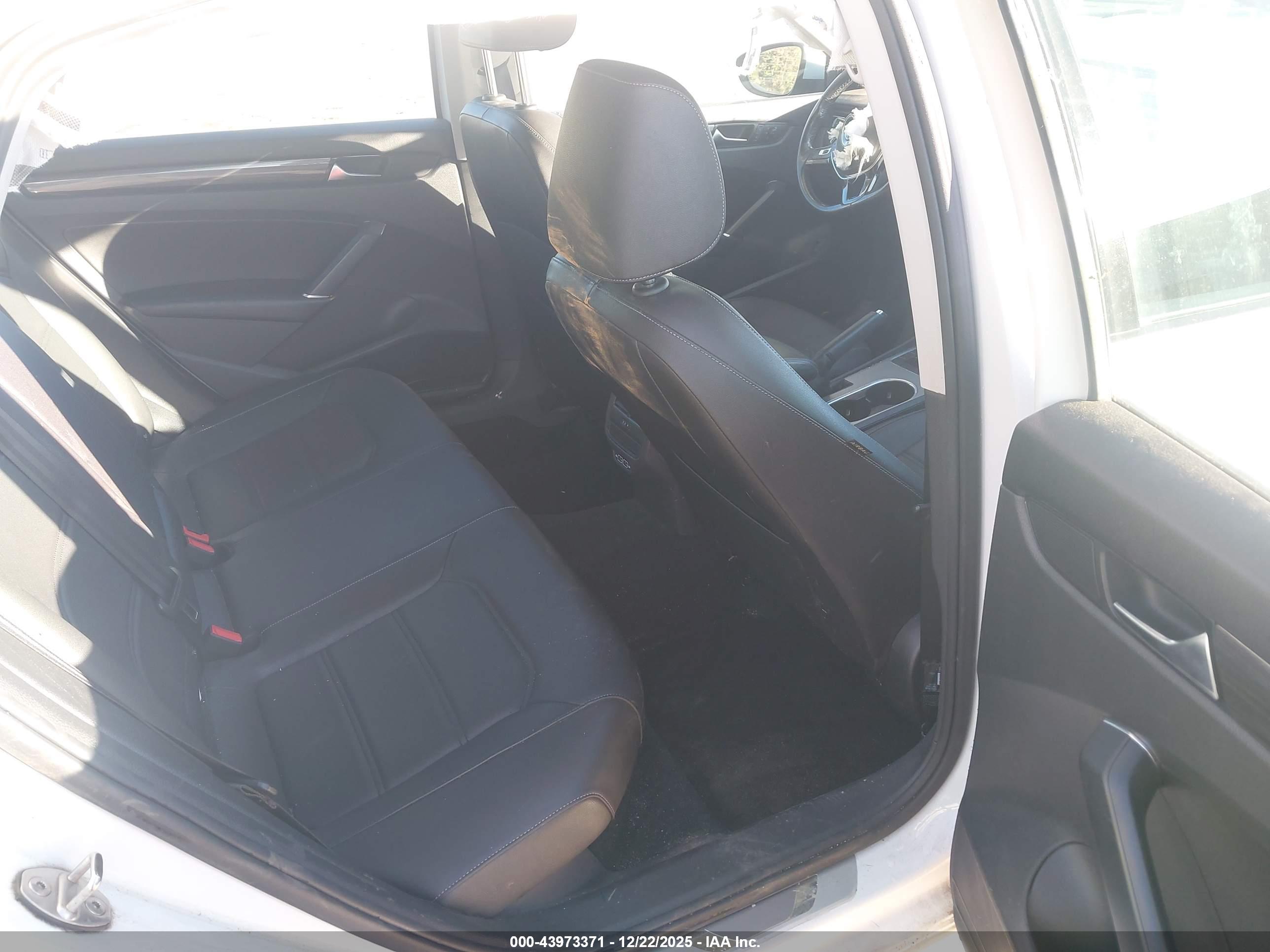 VOLKSWAGEN PASSAT image 8