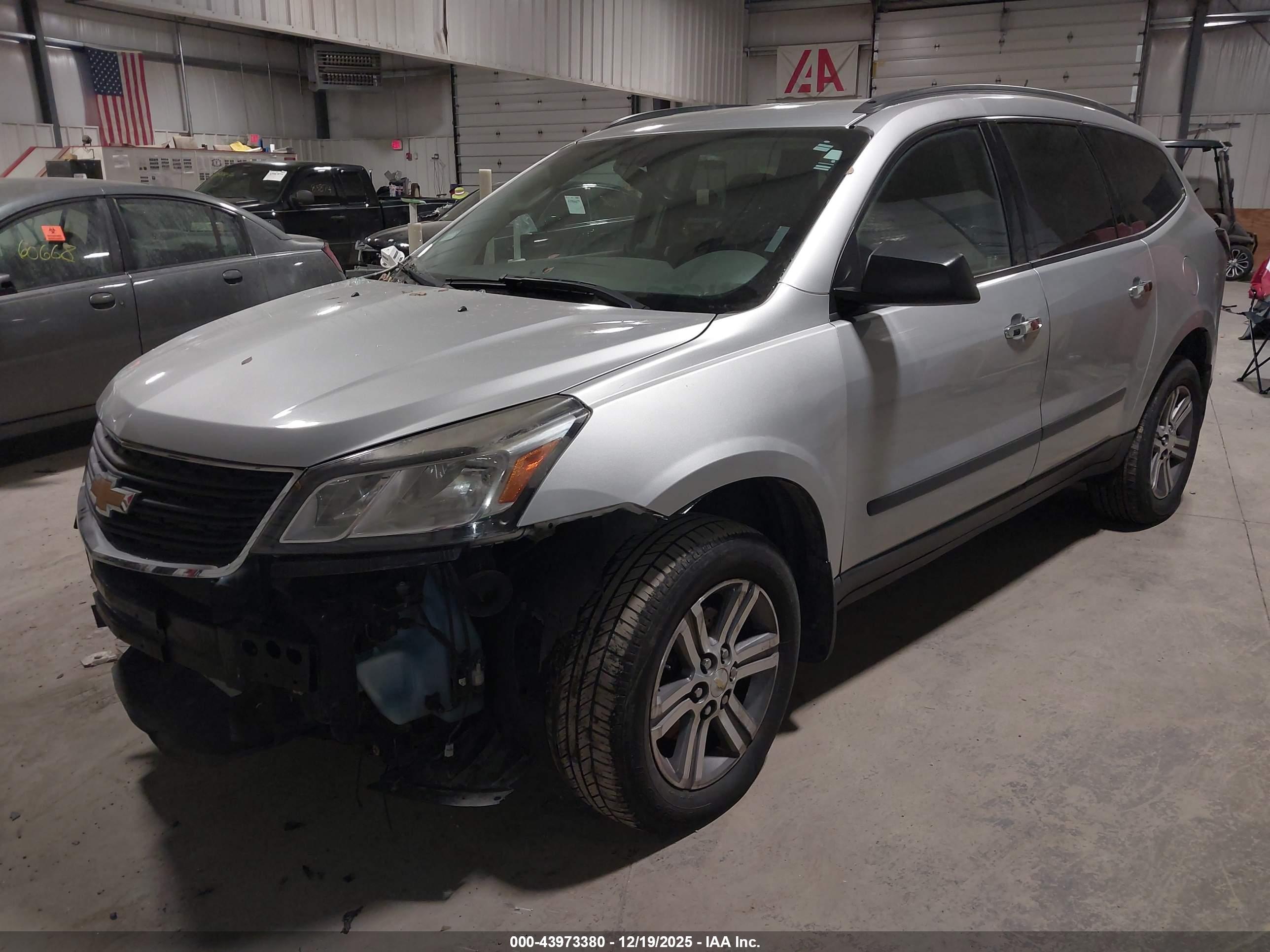 CHEVROLET TRAVERSE image 2