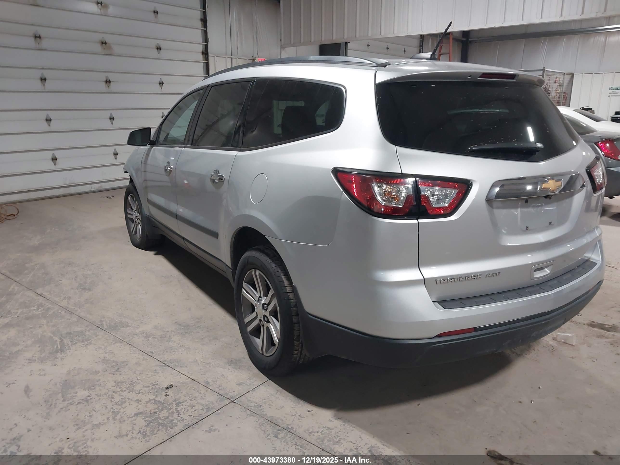 CHEVROLET TRAVERSE image 3