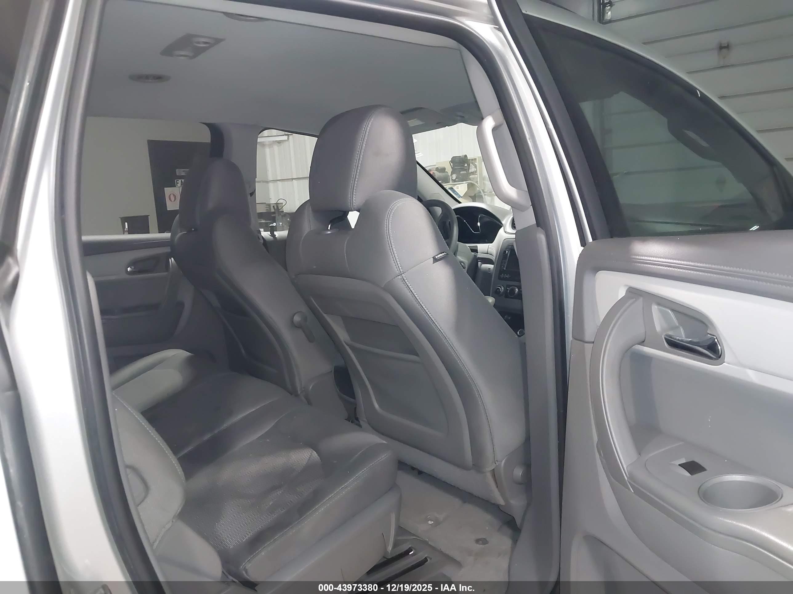 CHEVROLET TRAVERSE image 8