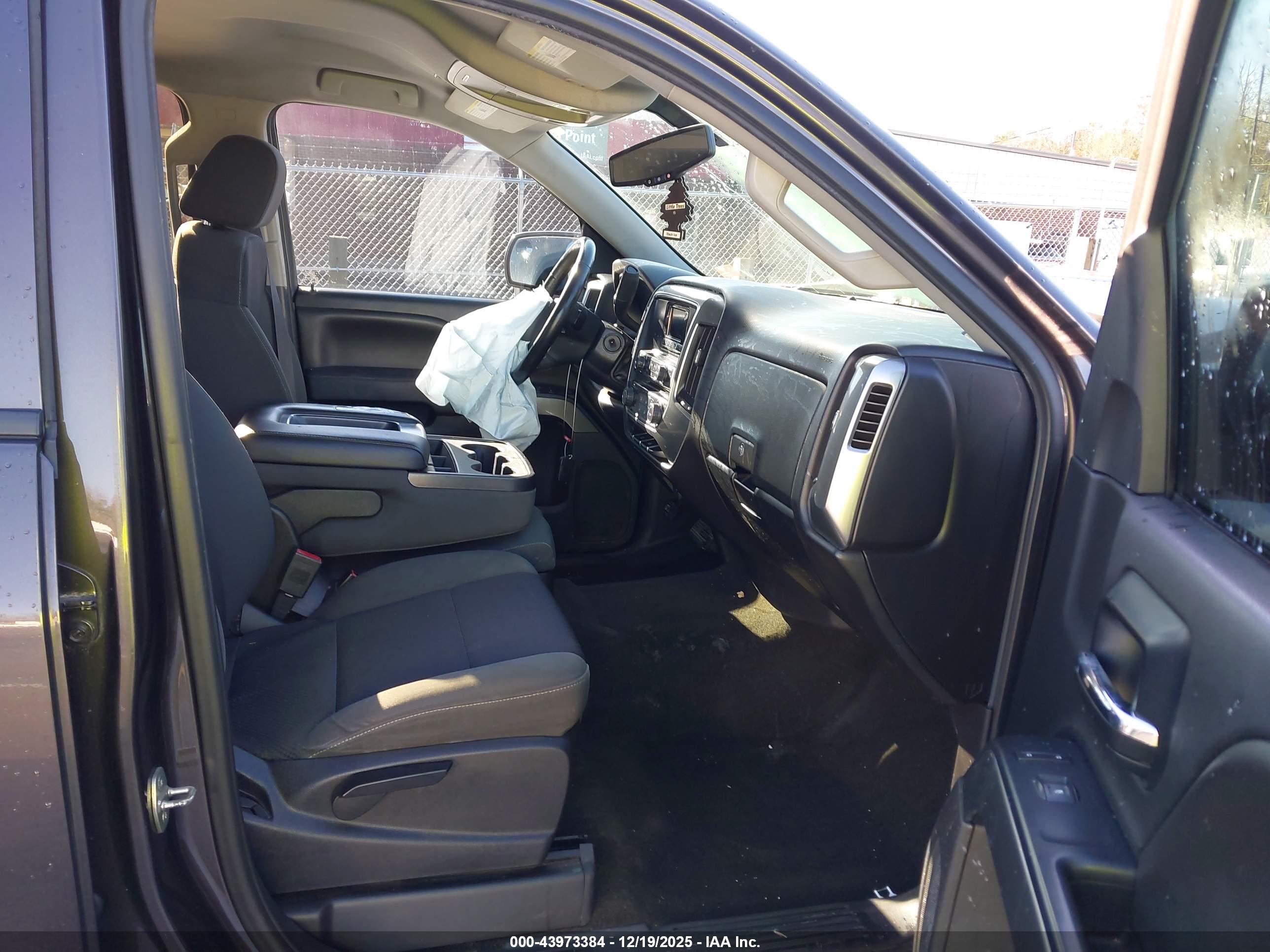 CHEVROLET SILVERADO image 5