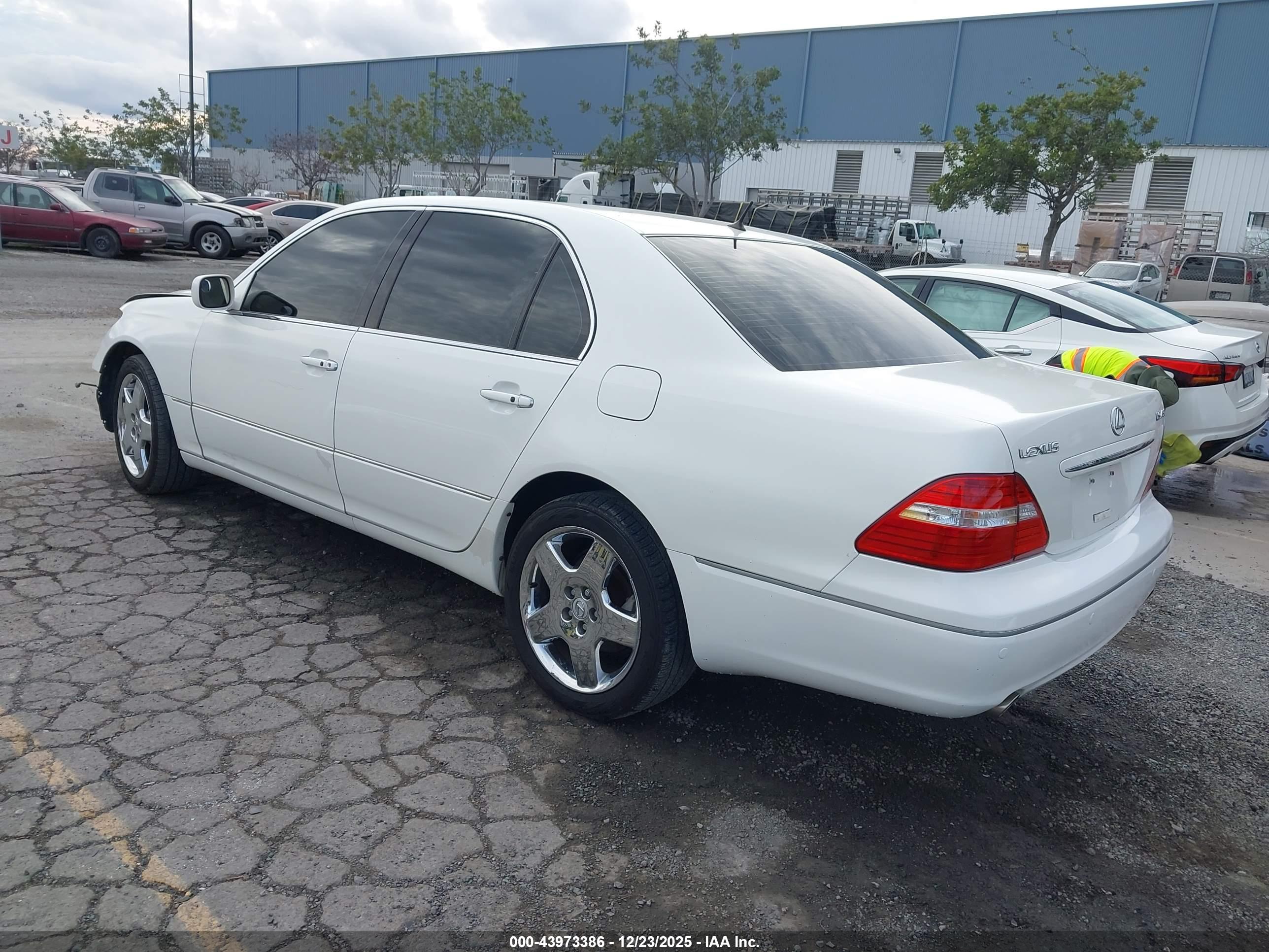 LEXUS LS image 3