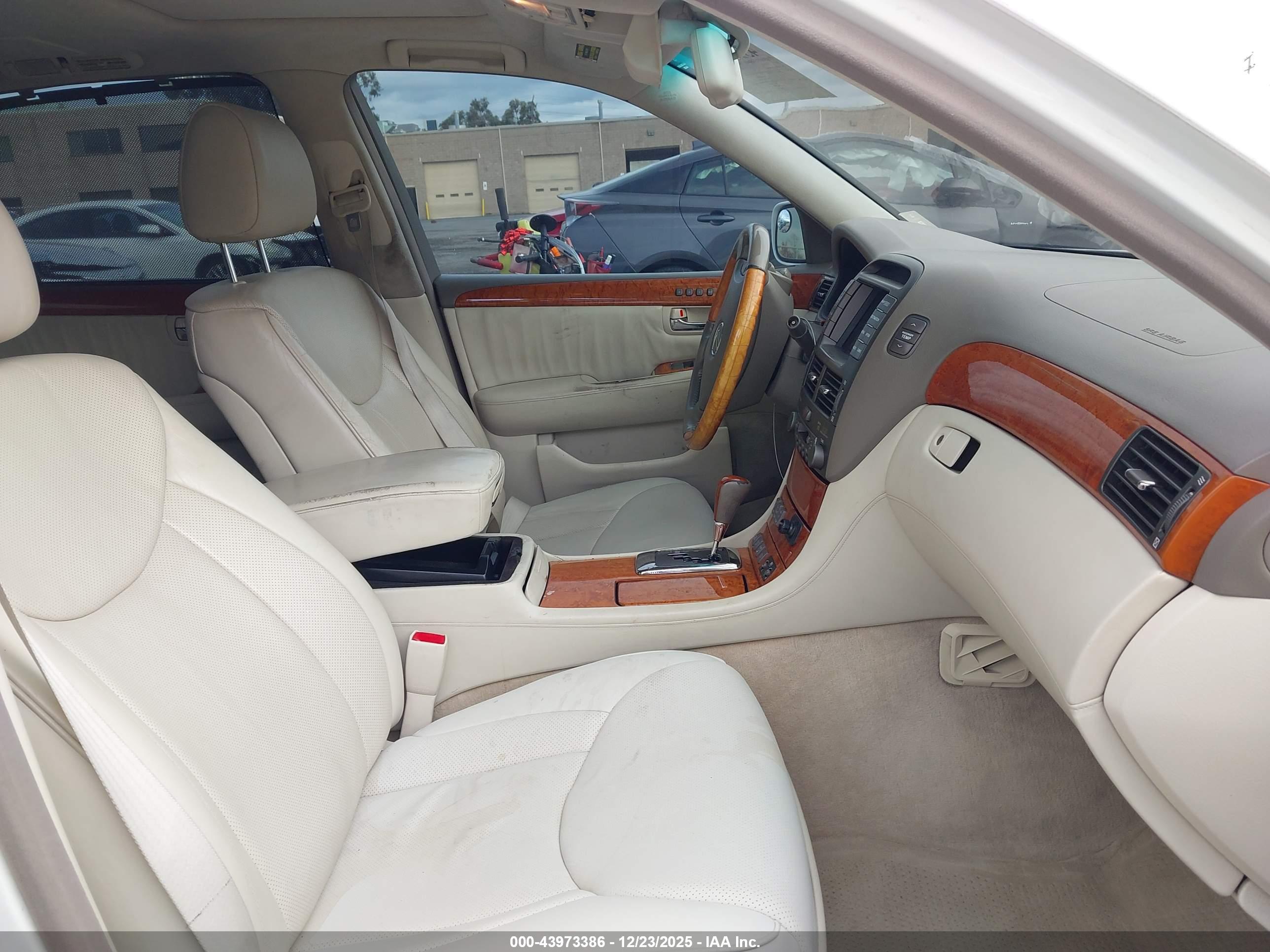 LEXUS LS image 5