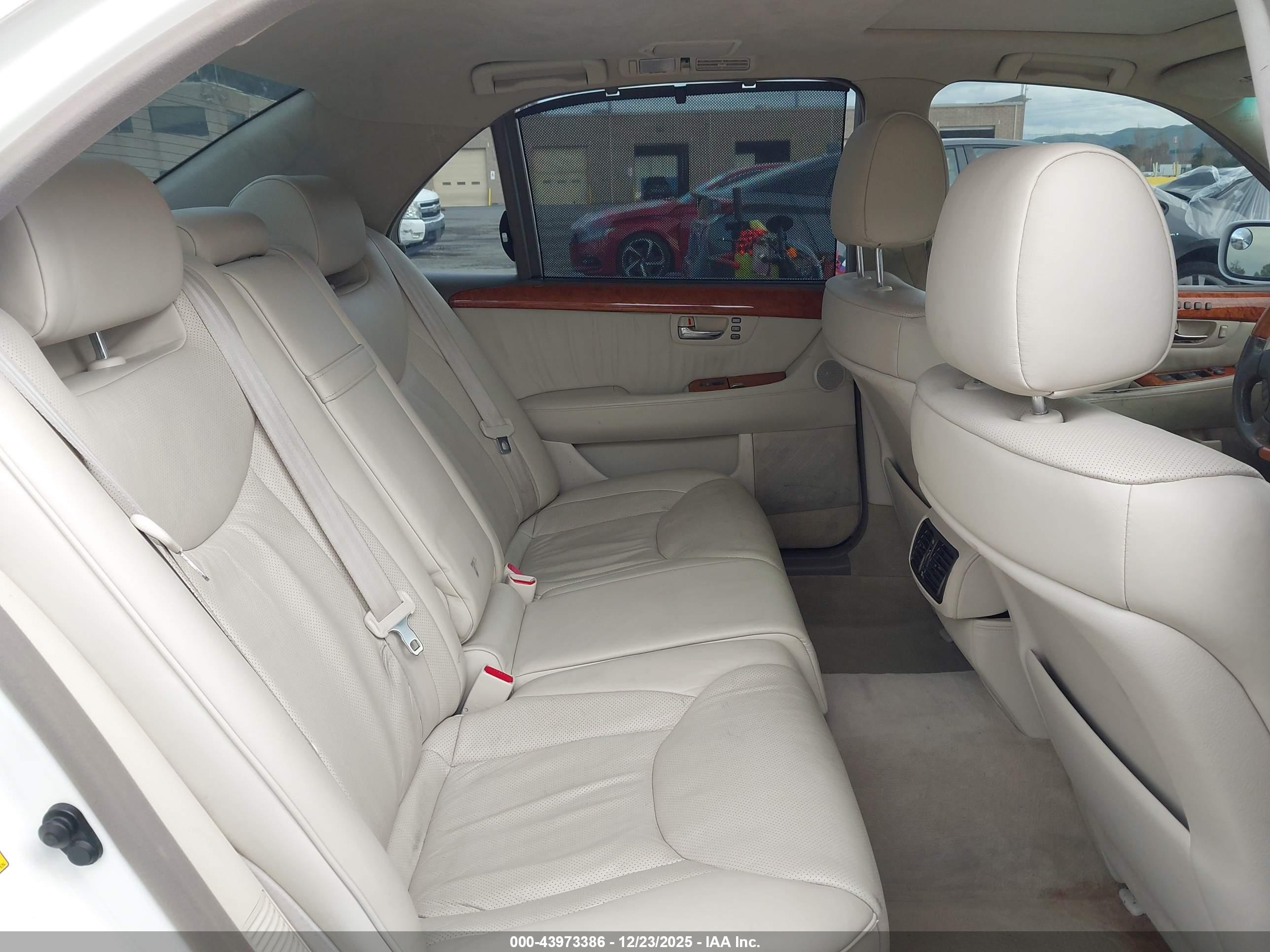 LEXUS LS image 8