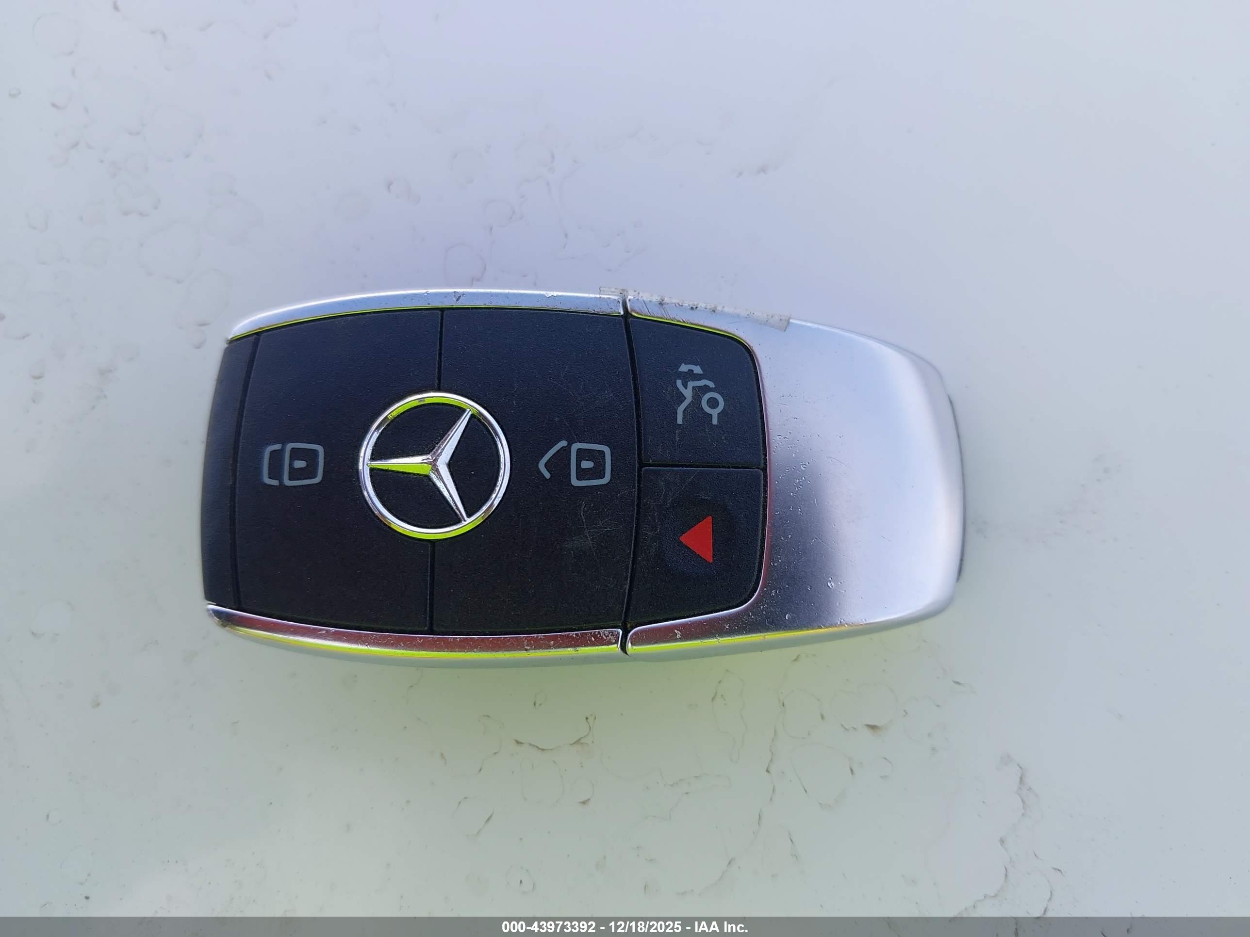 MERCEDES-BENZ GLB image 11