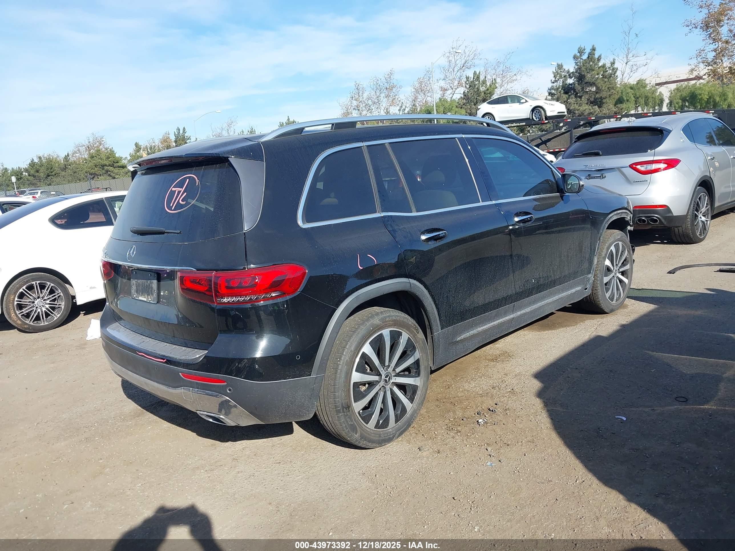 MERCEDES-BENZ GLB image 4