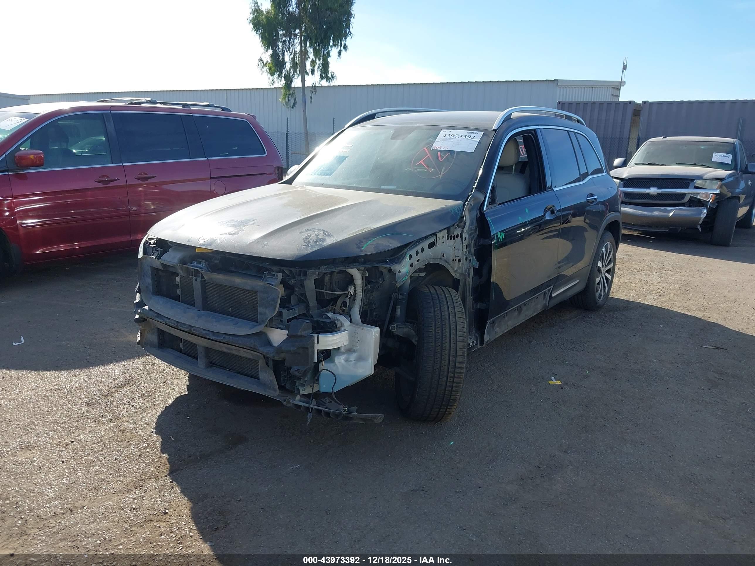 MERCEDES-BENZ GLB image 6