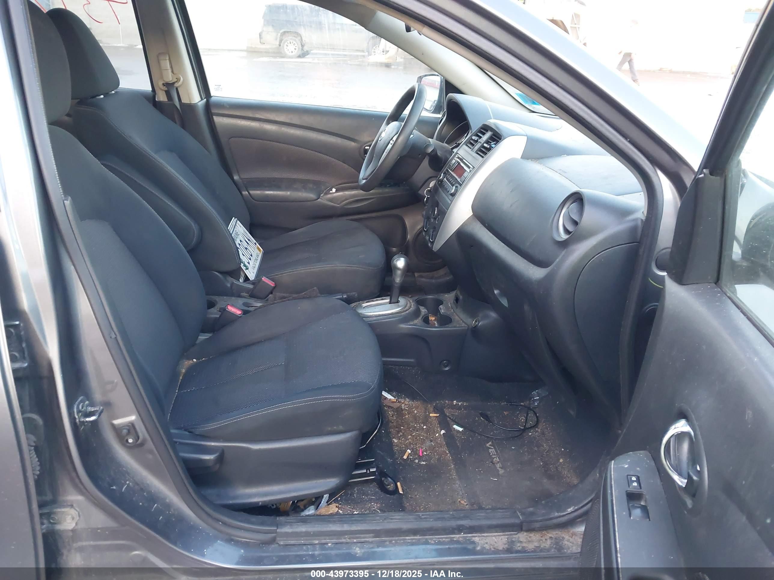 NISSAN VERSA image 5