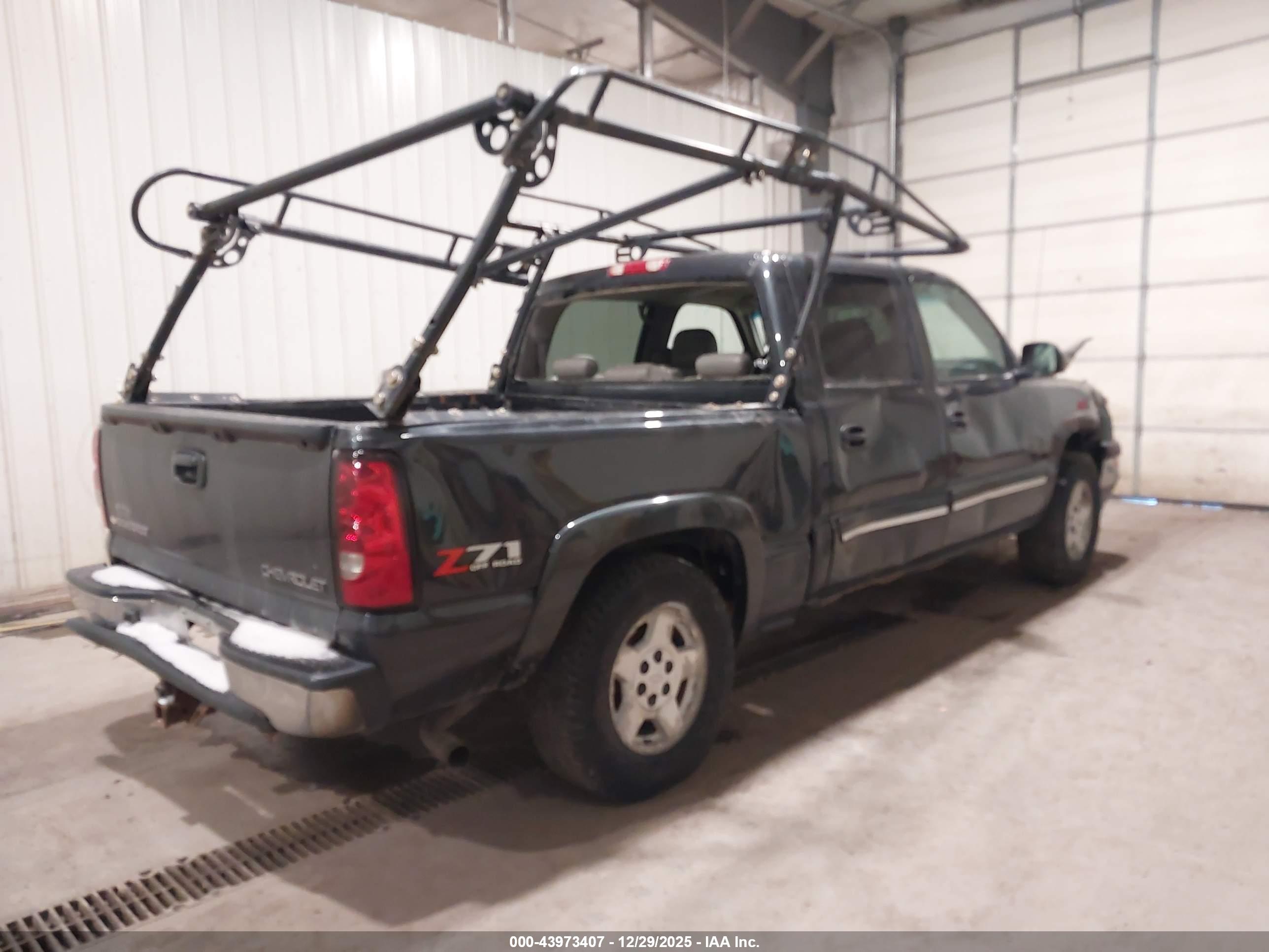 CHEVROLET SILVERADO image 4