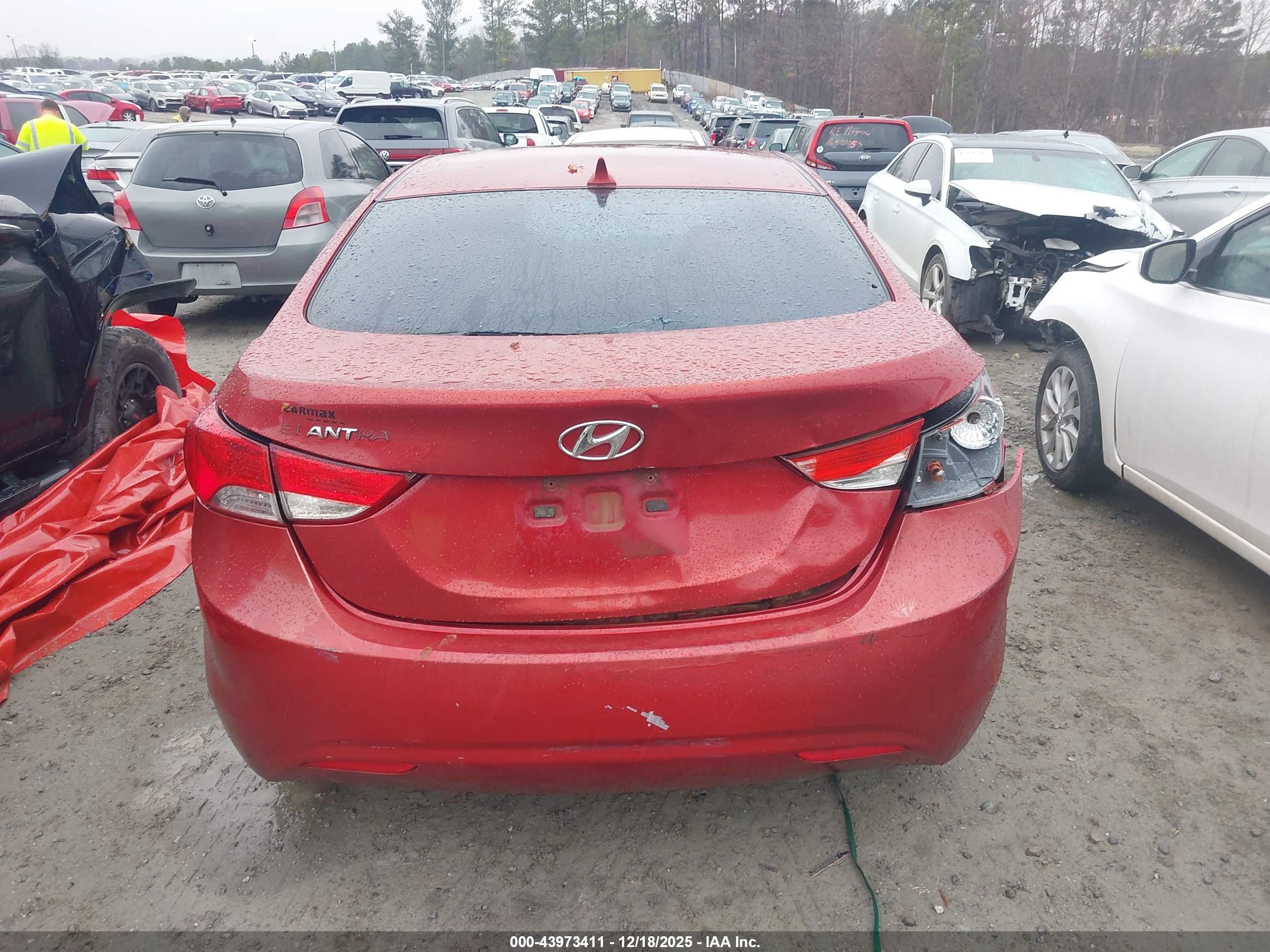 HYUNDAI ELANTRA image 6