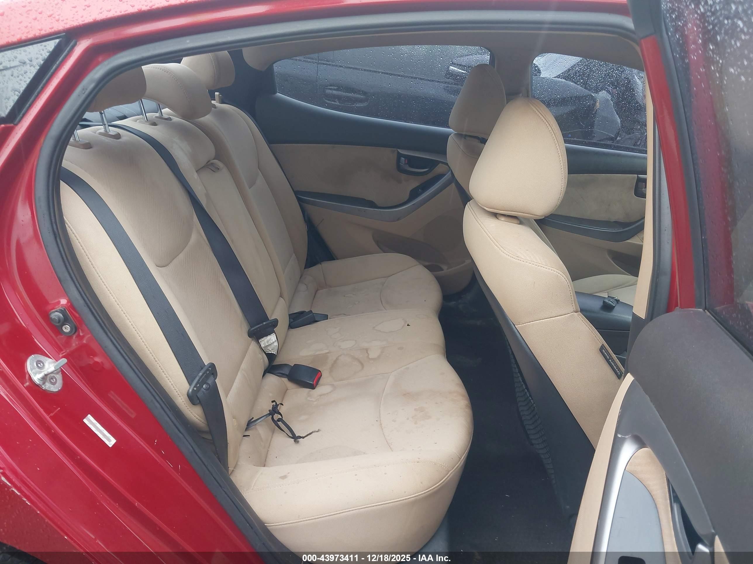 HYUNDAI ELANTRA image 8