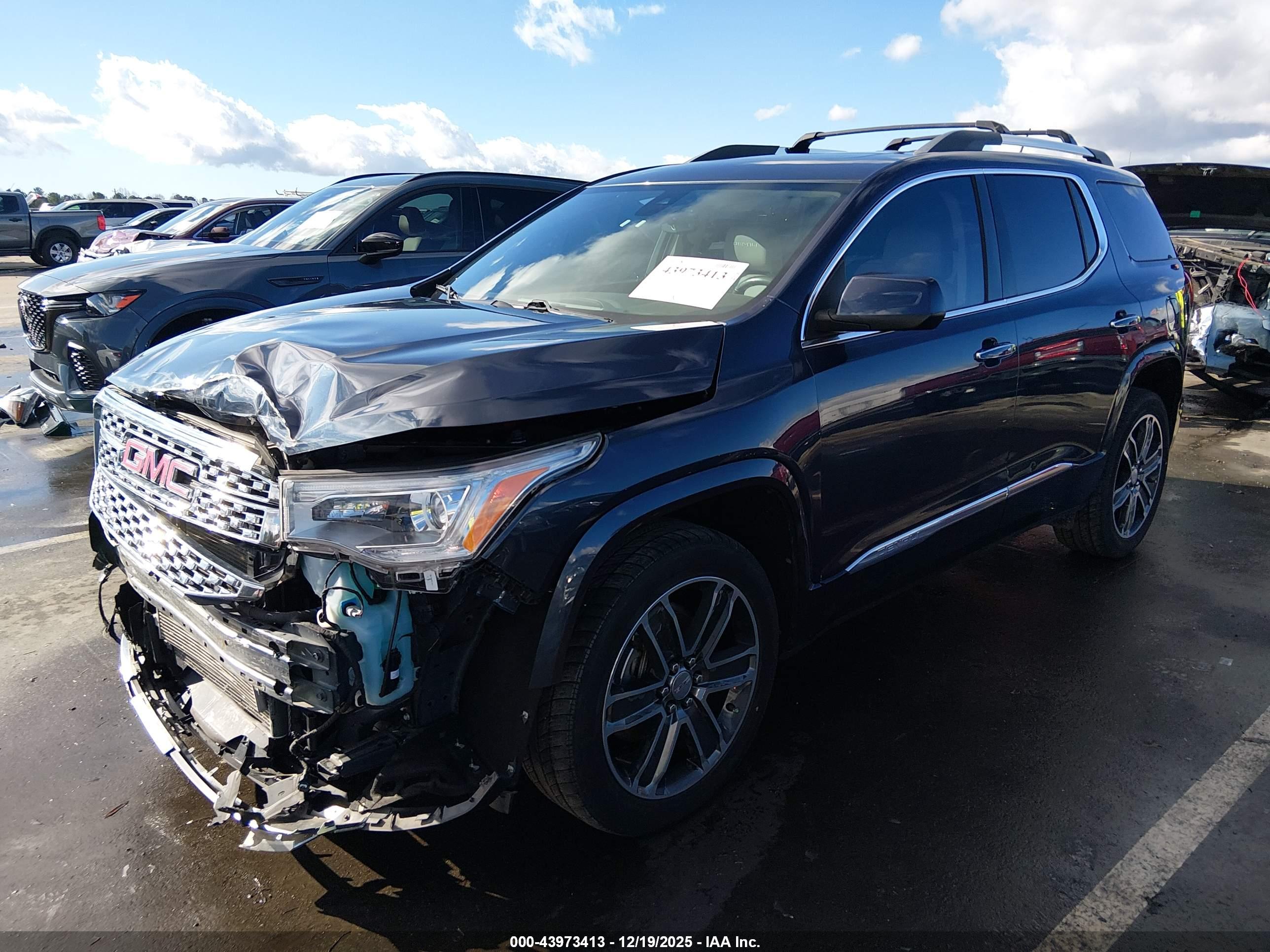 GMC ACADIA image 2