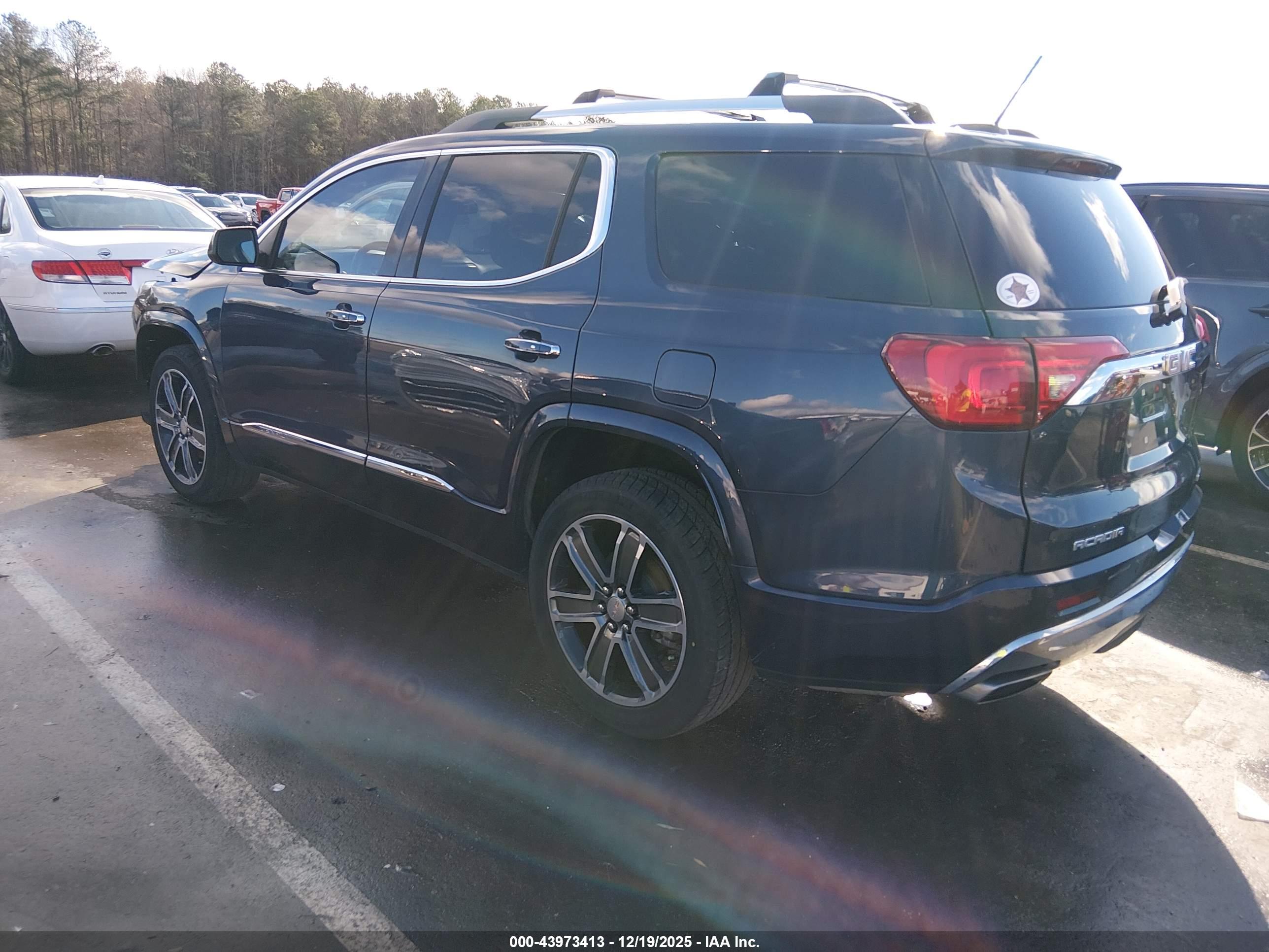 GMC ACADIA image 3