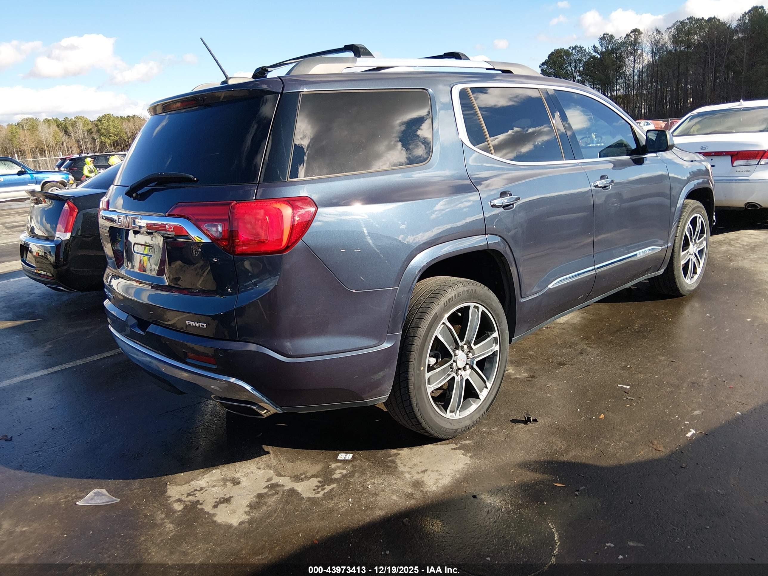 GMC ACADIA image 4