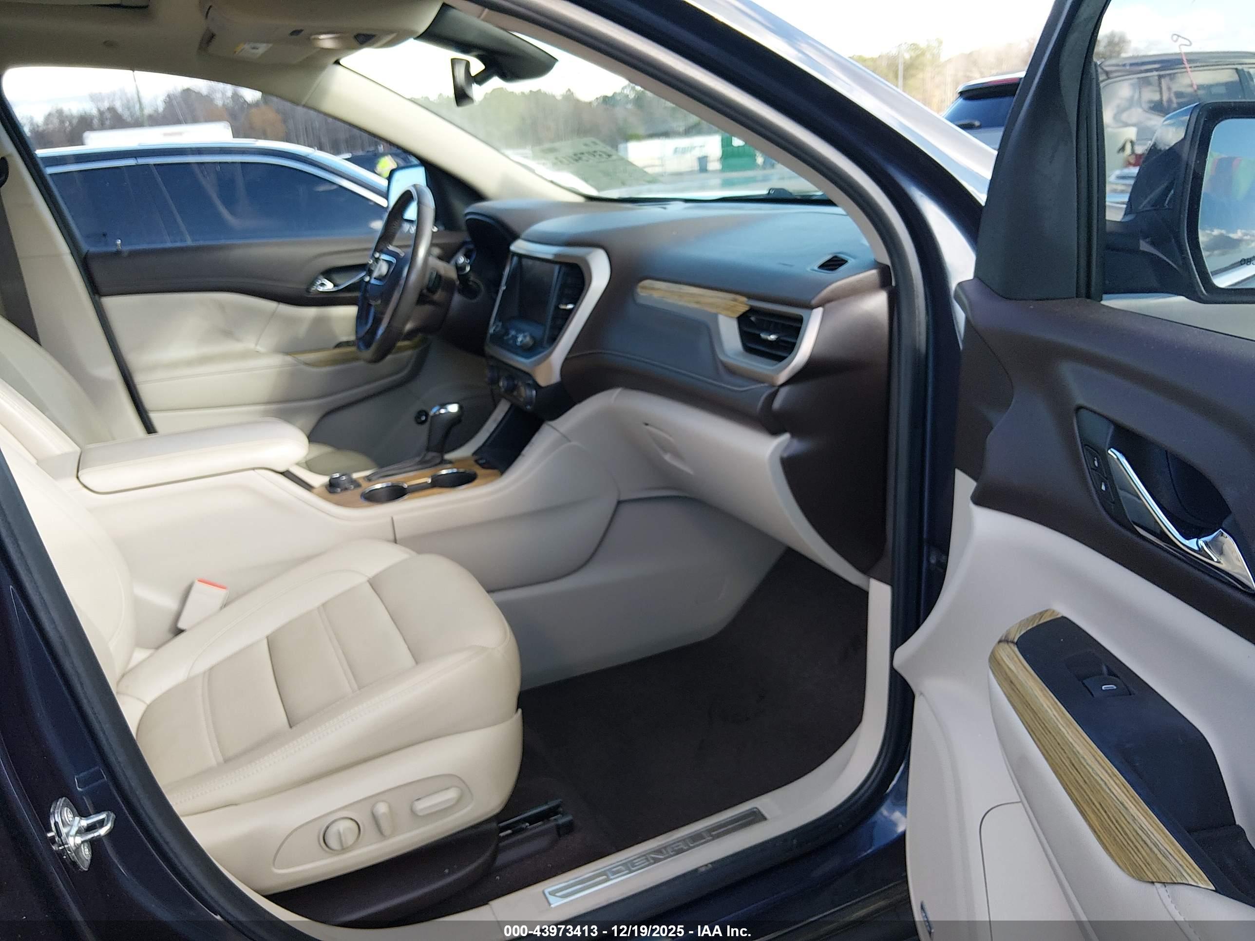GMC ACADIA image 5