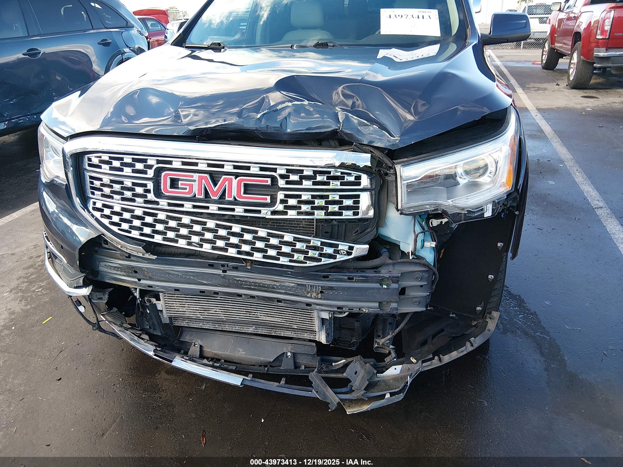 GMC ACADIA image 6