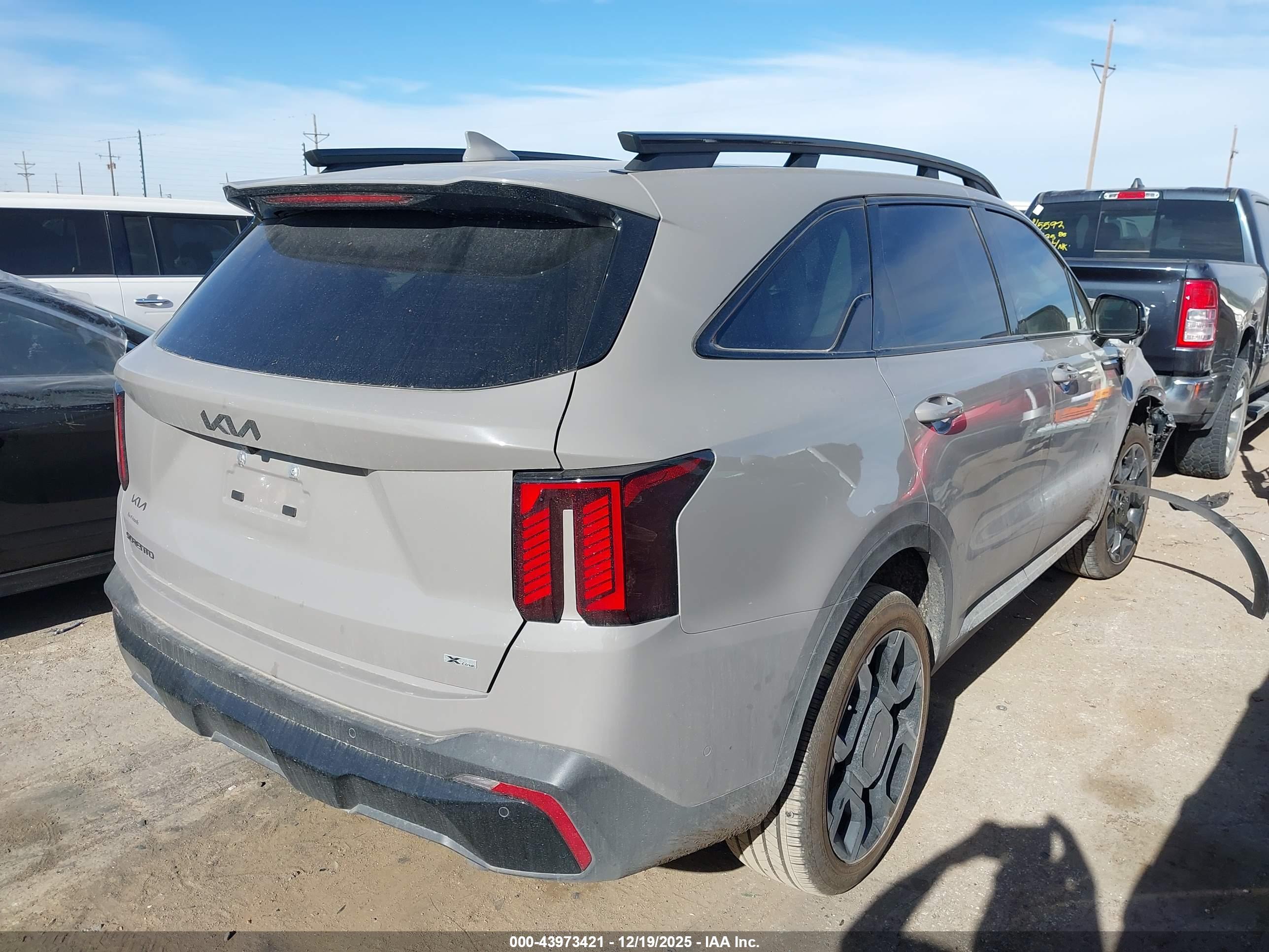 KIA SORENTO image 4