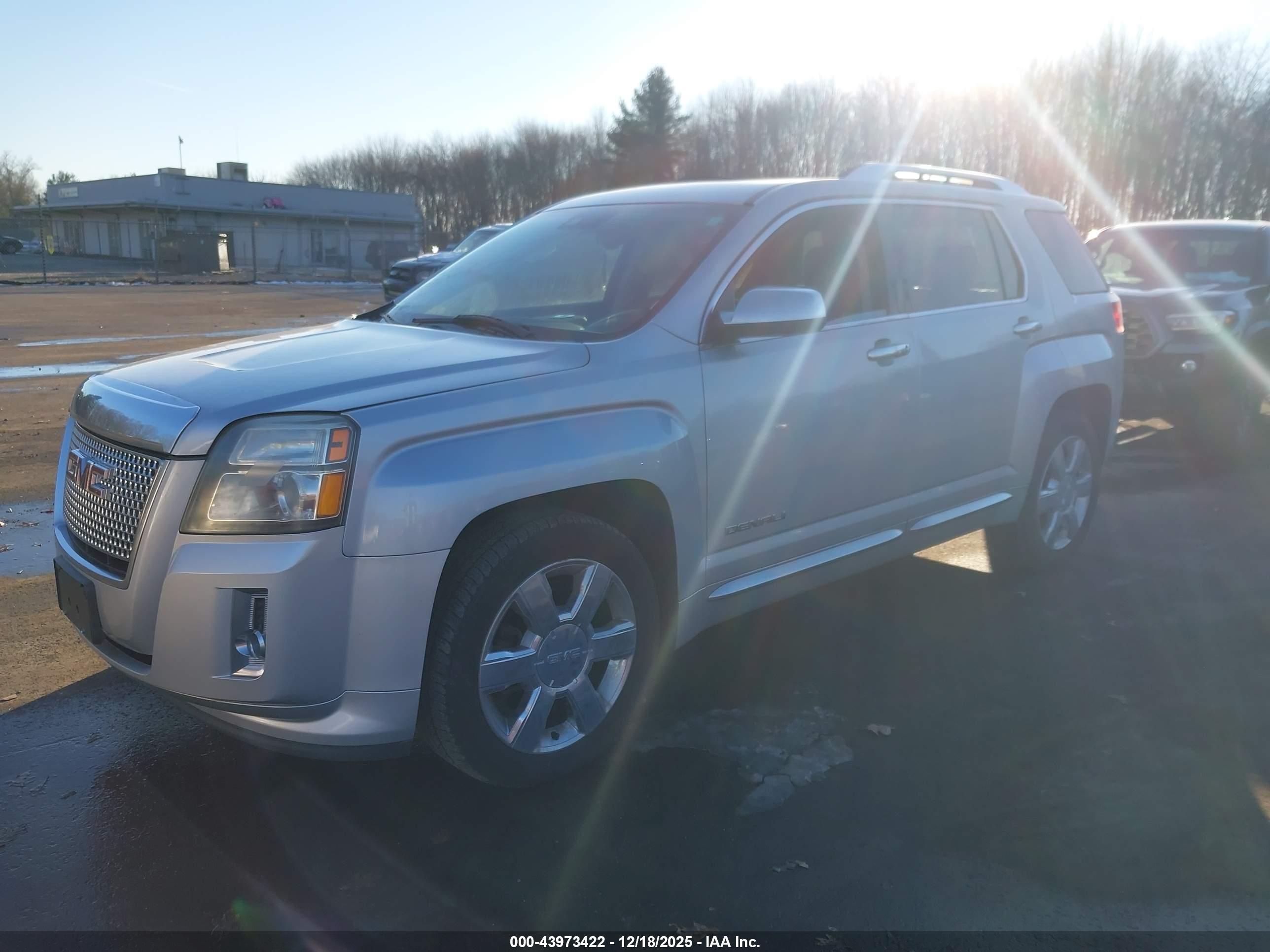 GMC TERRAIN image 2