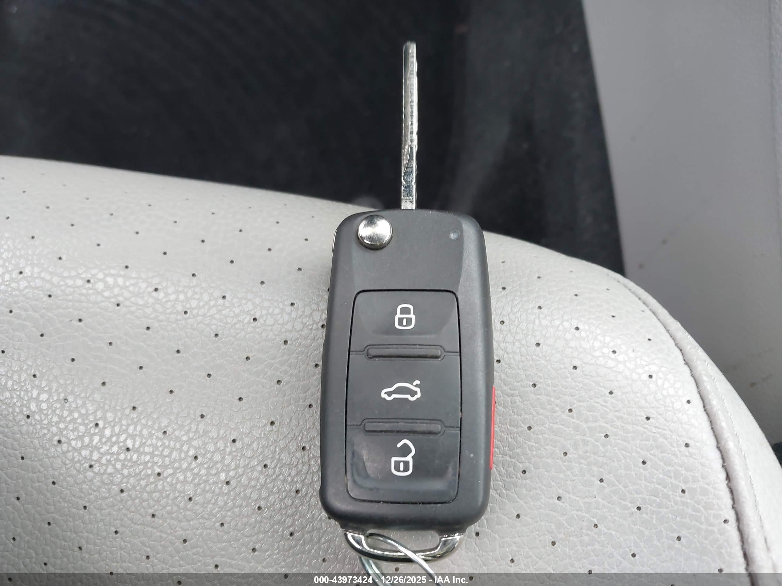 VOLKSWAGEN PASSAT image 11