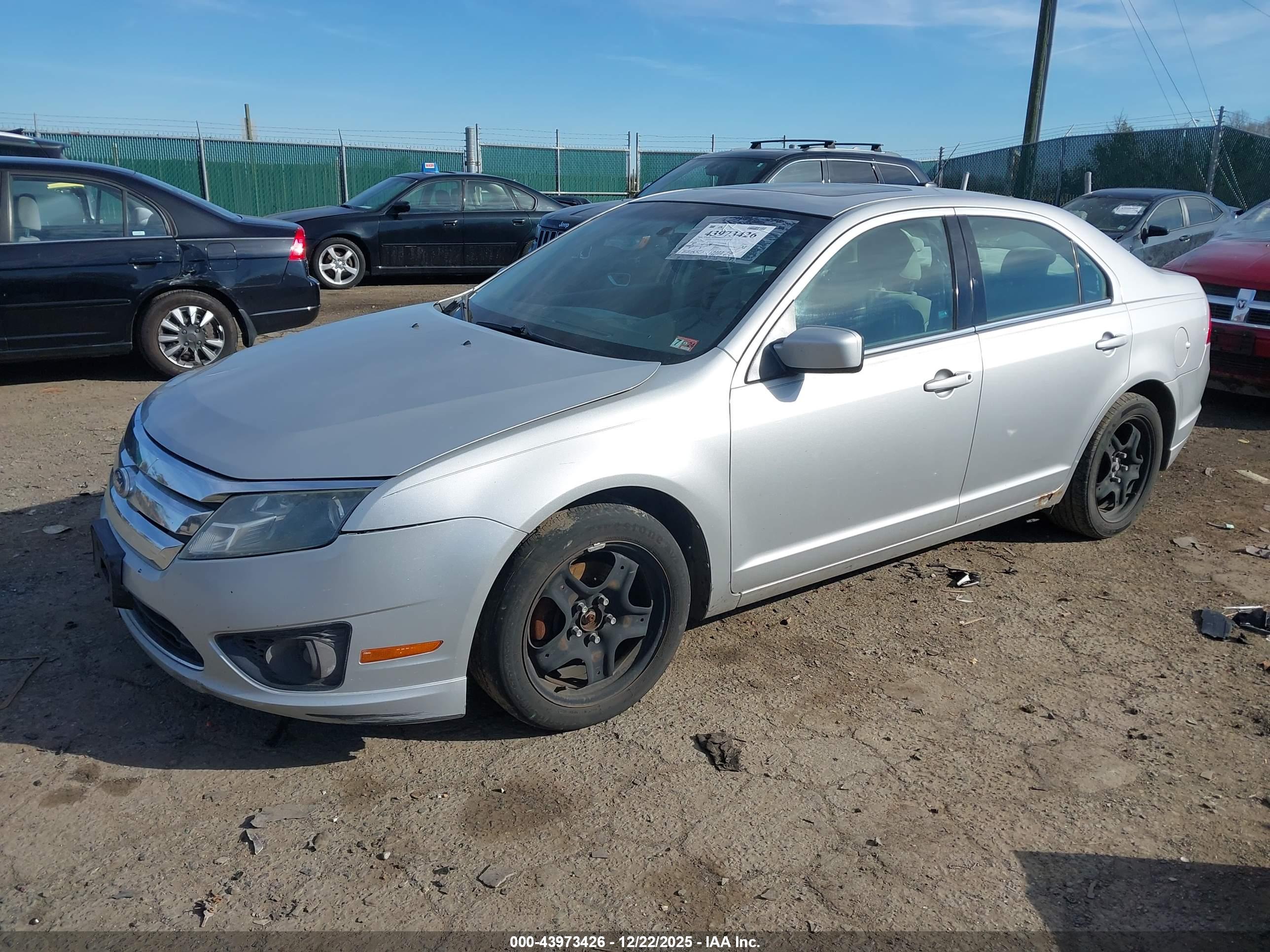 FORD FUSION image 2