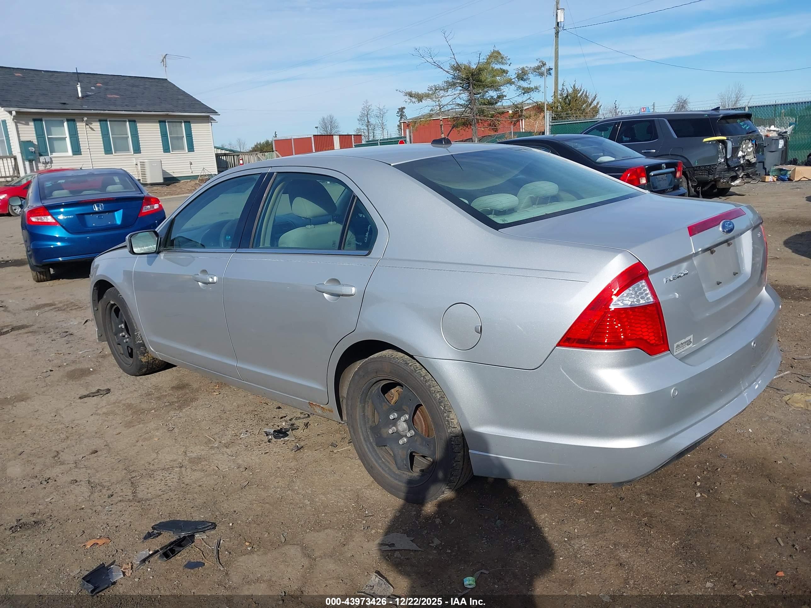 FORD FUSION image 3