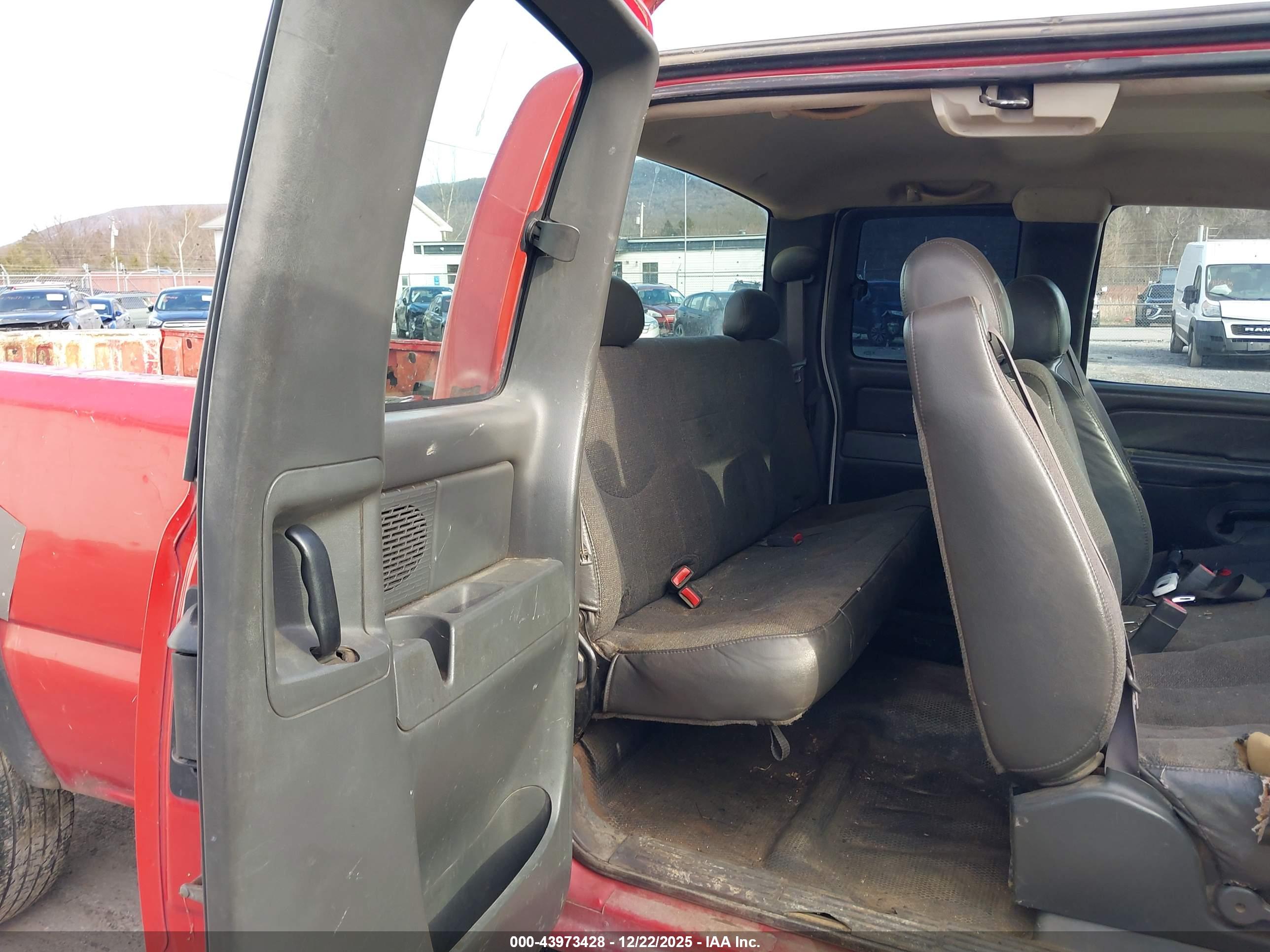 CHEVROLET SILVERADO image 8