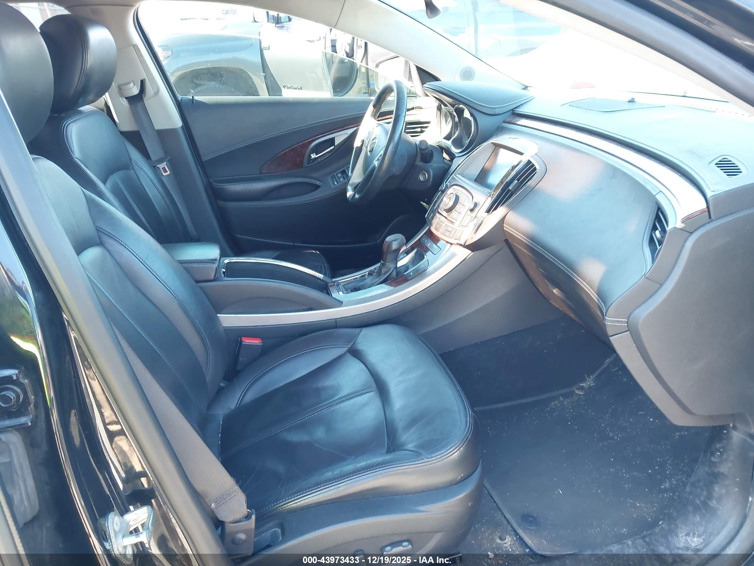 BUICK LACROSSE image 5