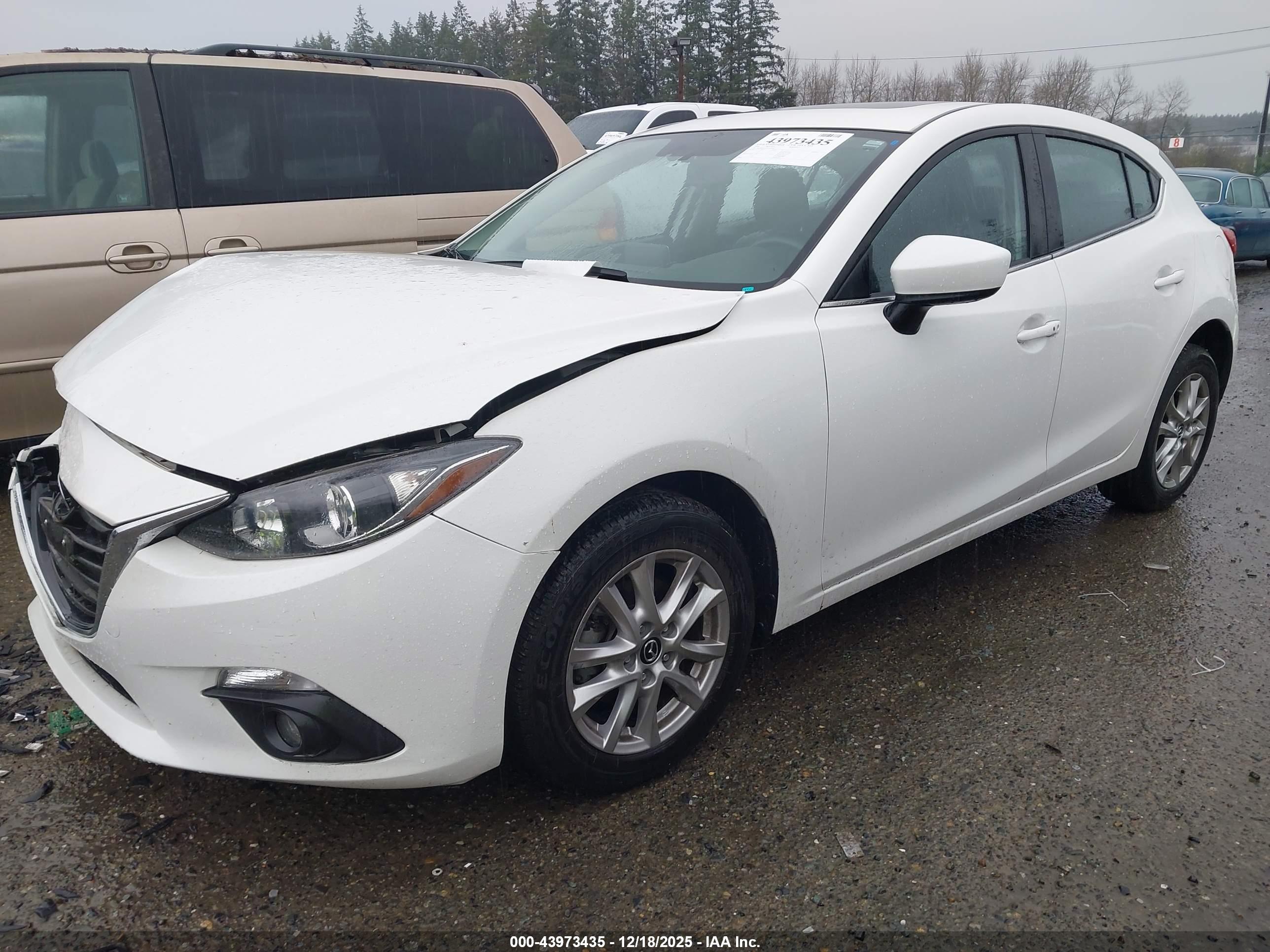 MAZDA MAZDA3 image 2