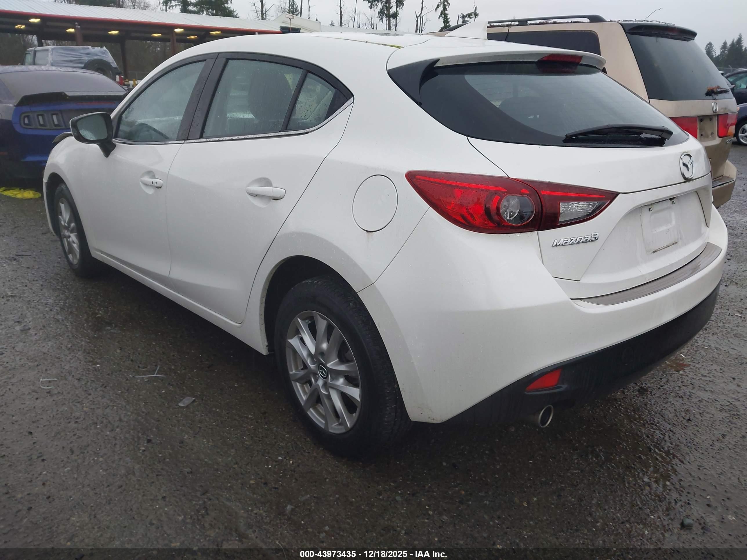 MAZDA MAZDA3 image 3