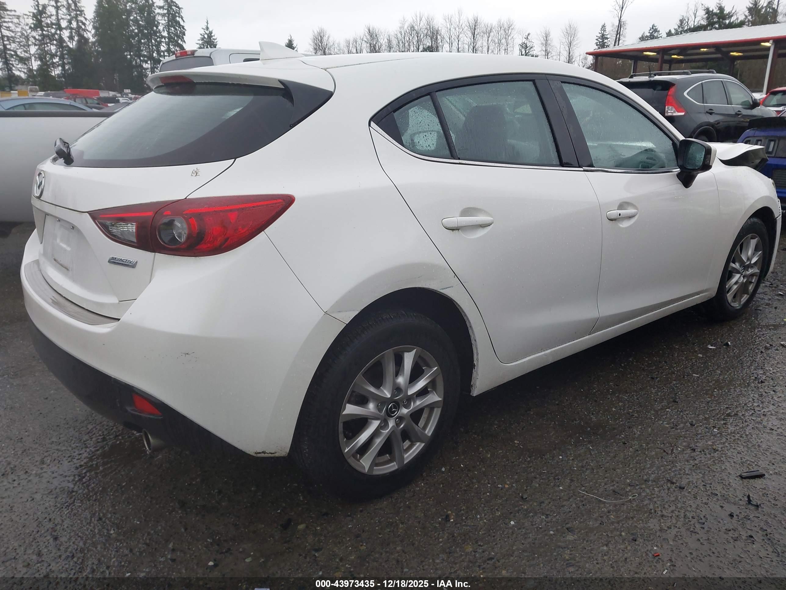 MAZDA MAZDA3 image 4