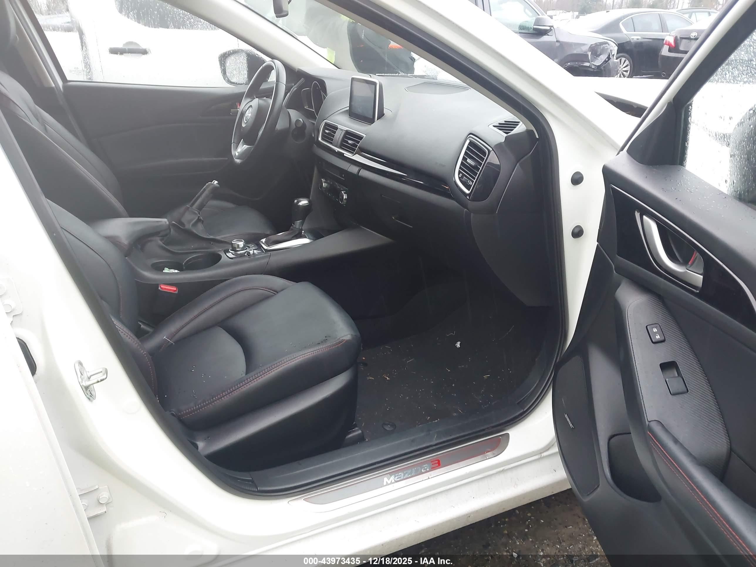MAZDA MAZDA3 image 5