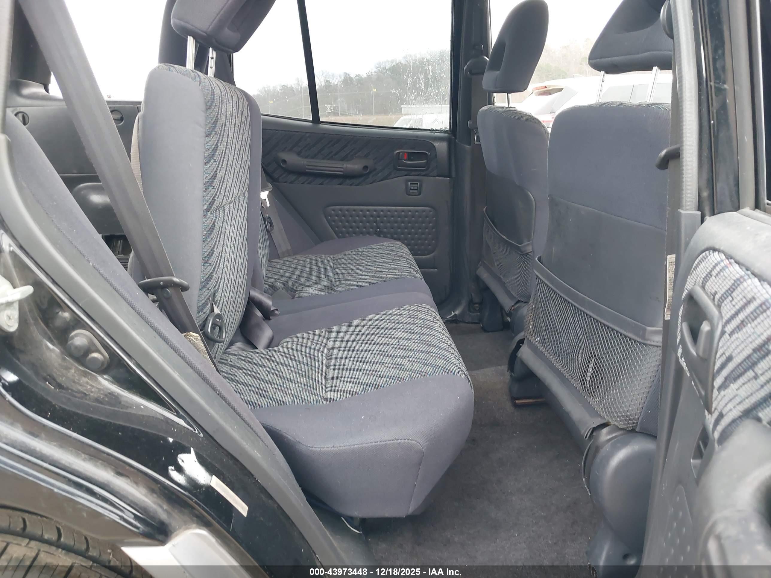 TOYOTA RAV4 image 8
