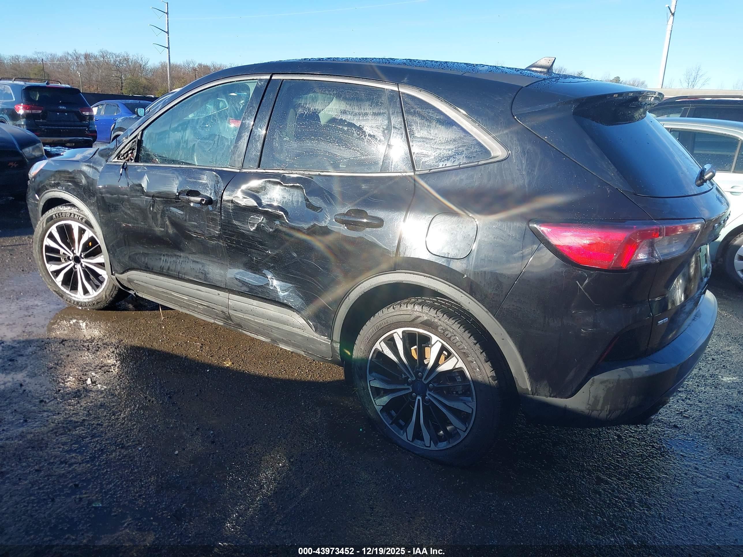 FORD ESCAPE image 3