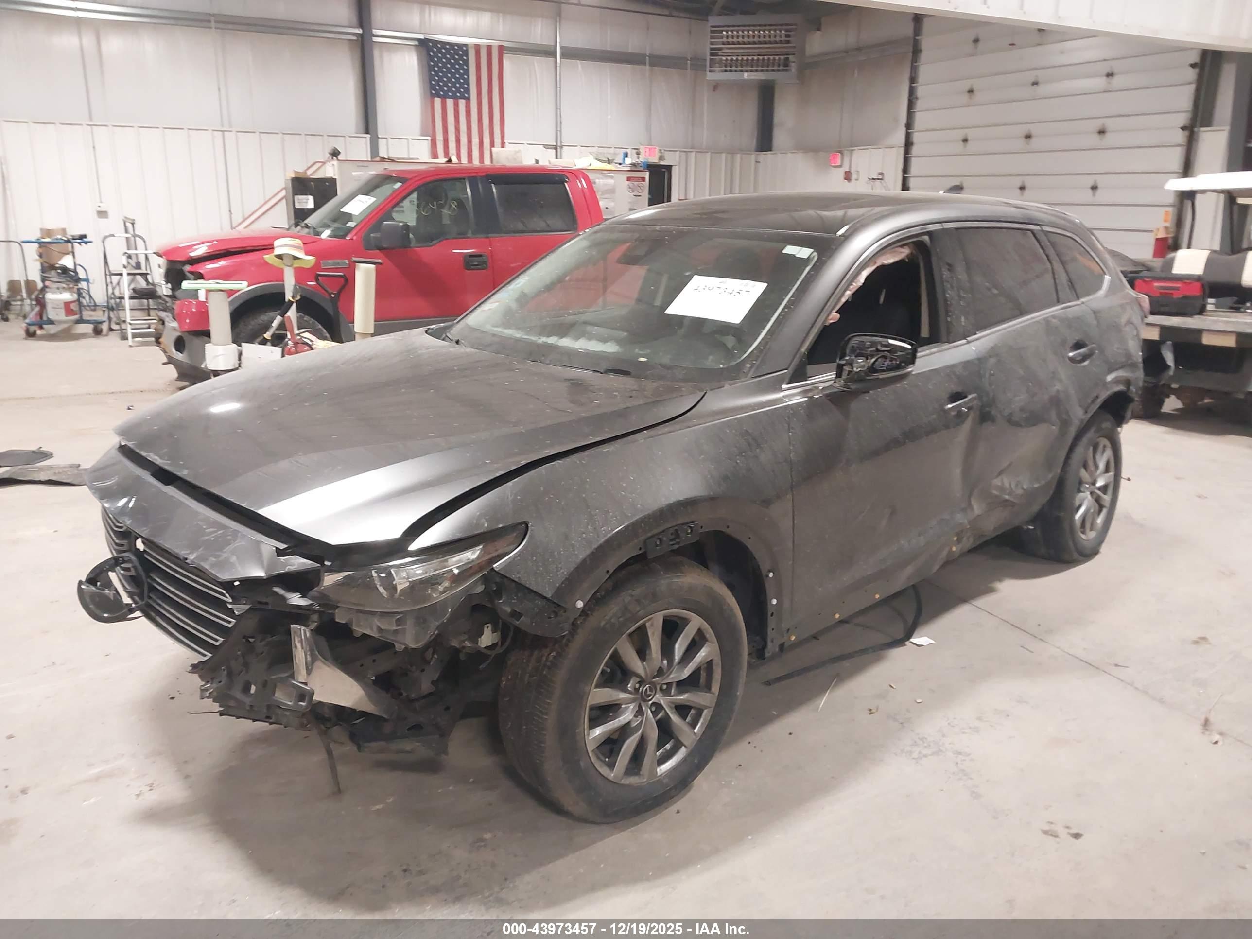 MAZDA CX-9 image 2