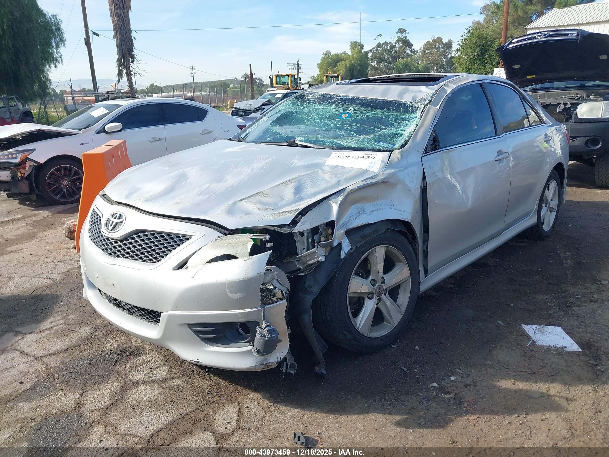 TOYOTA CAMRY image 2