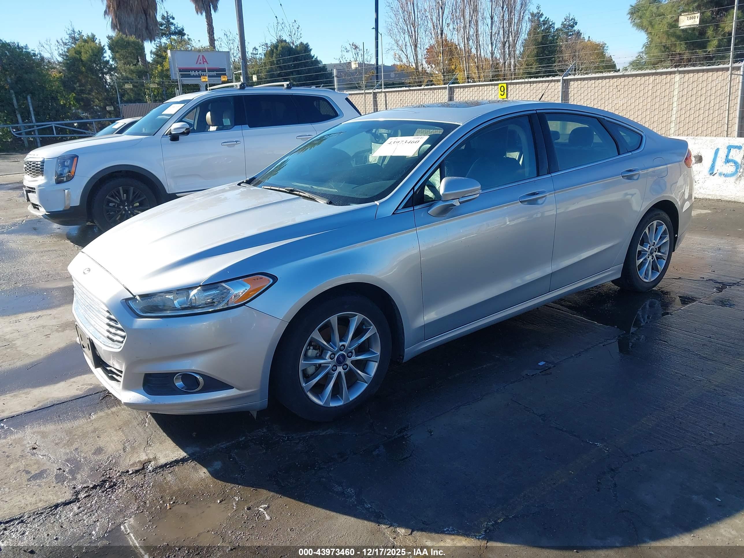 FORD FUSION image 2