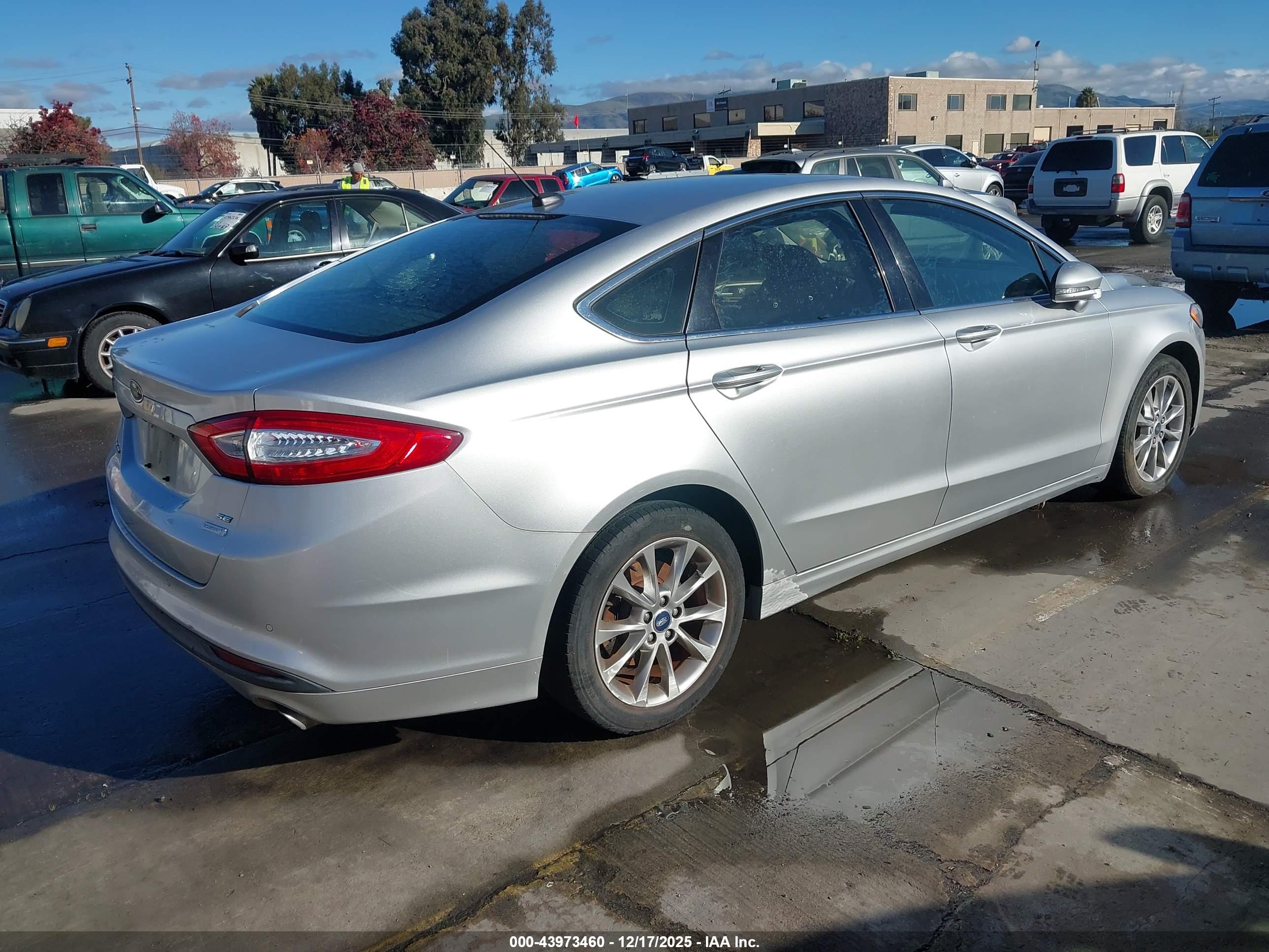 FORD FUSION image 4