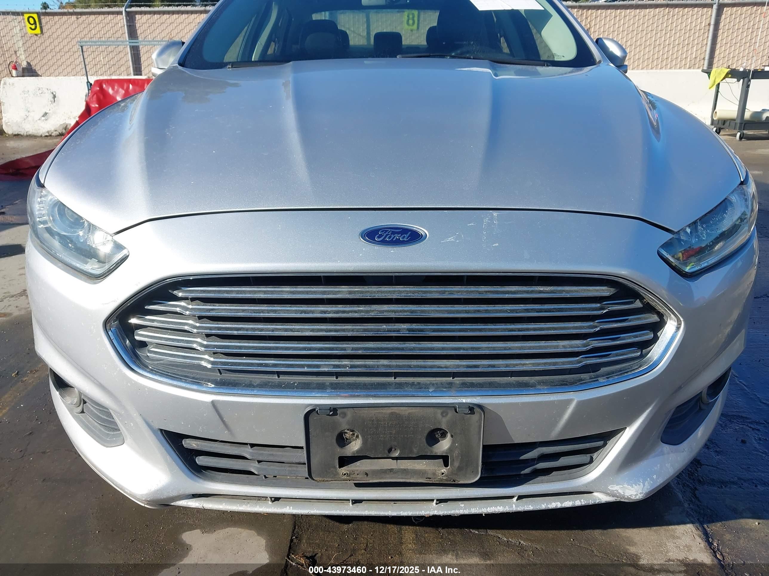 FORD FUSION image 6