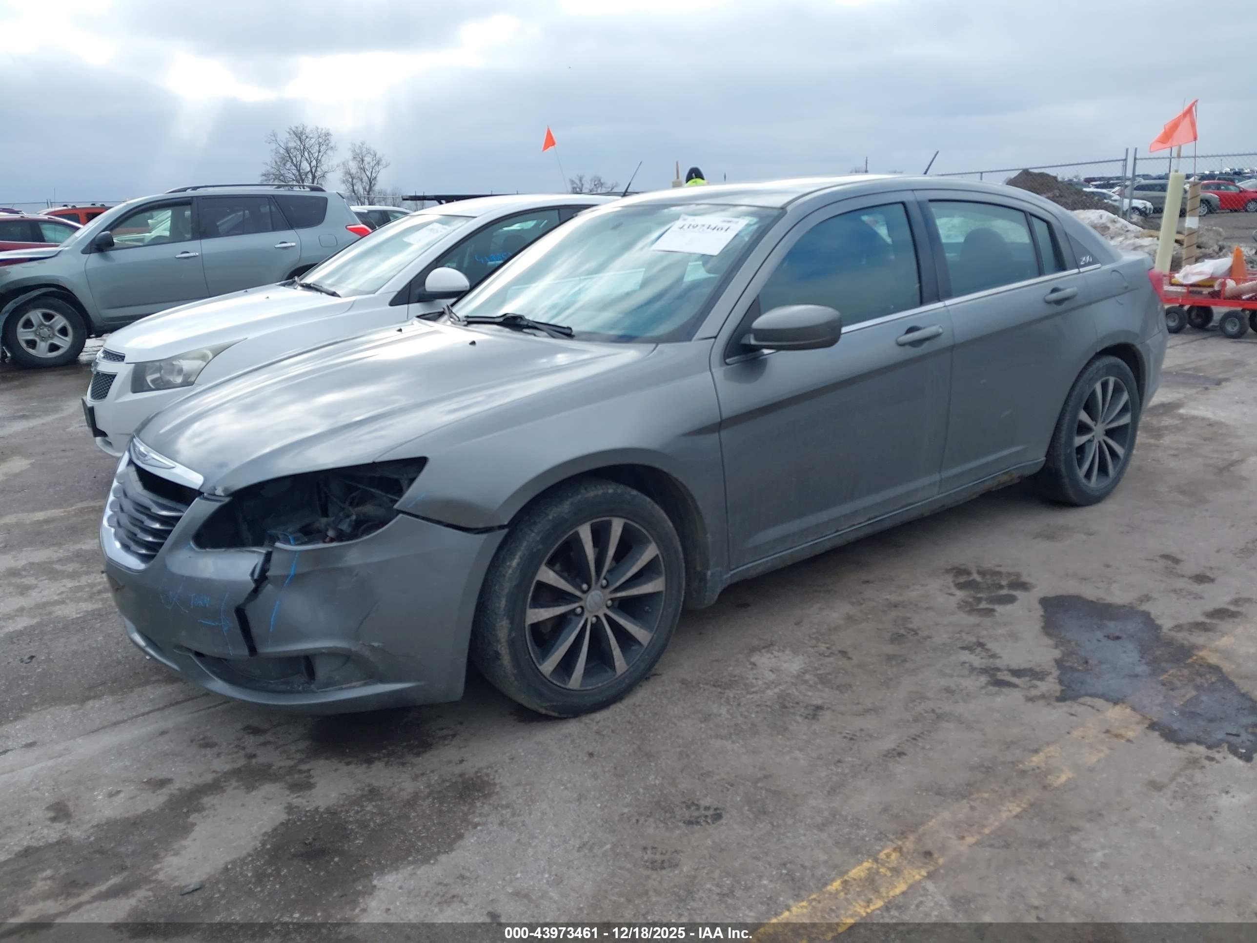 CHRYSLER 200 image 2
