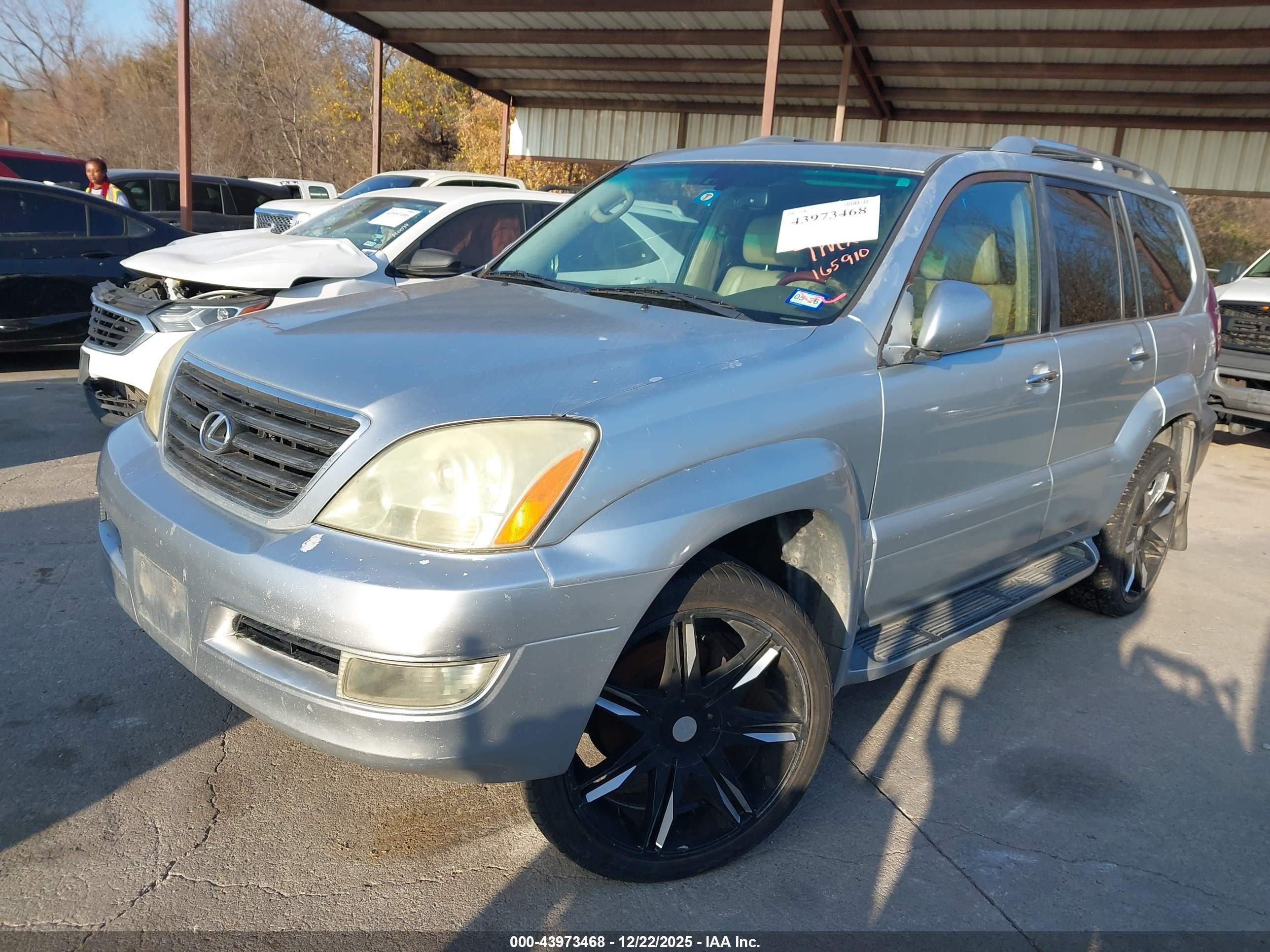 LEXUS GX image 2