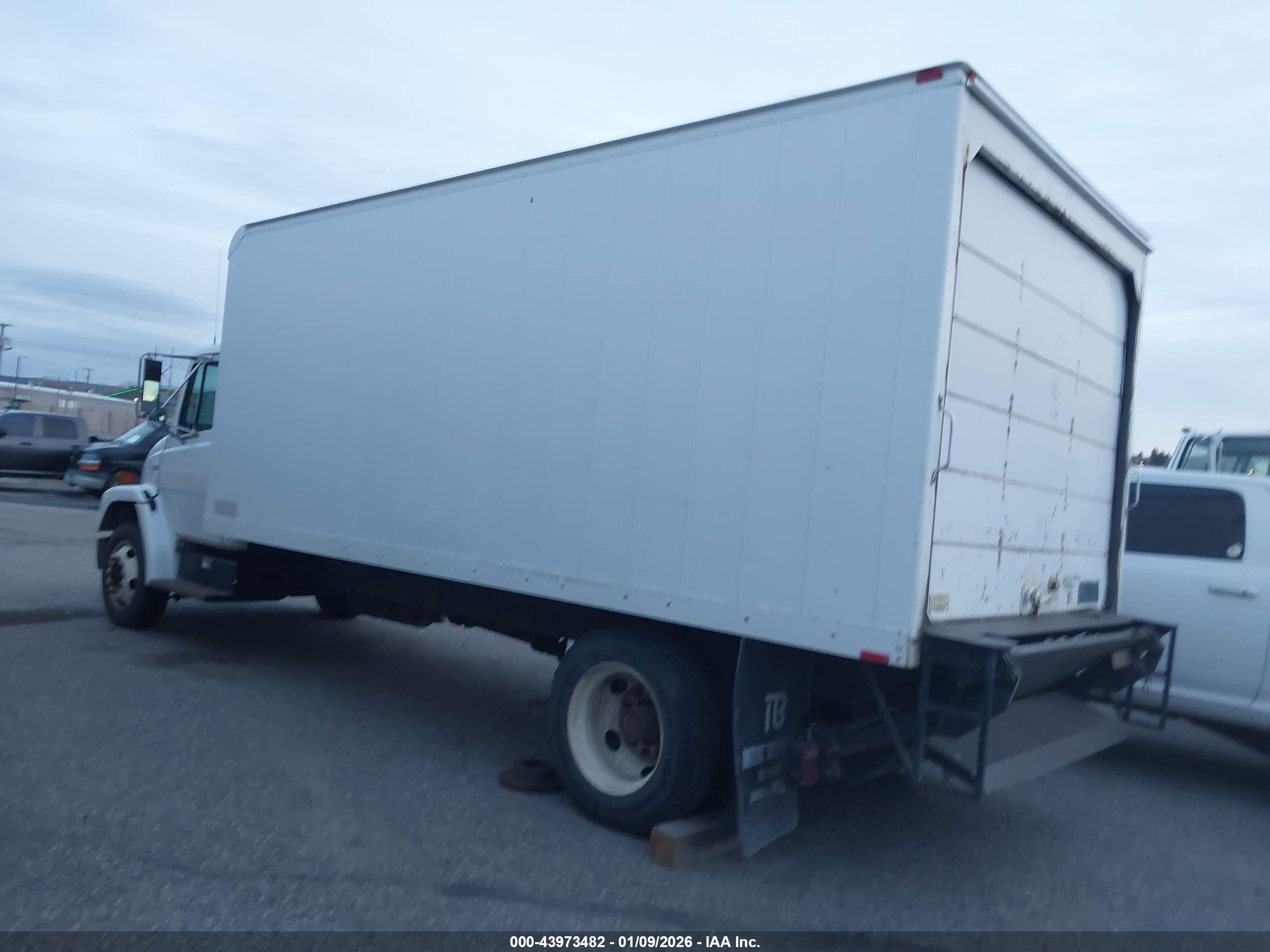FREIGHTLINER MEDIUM image 3