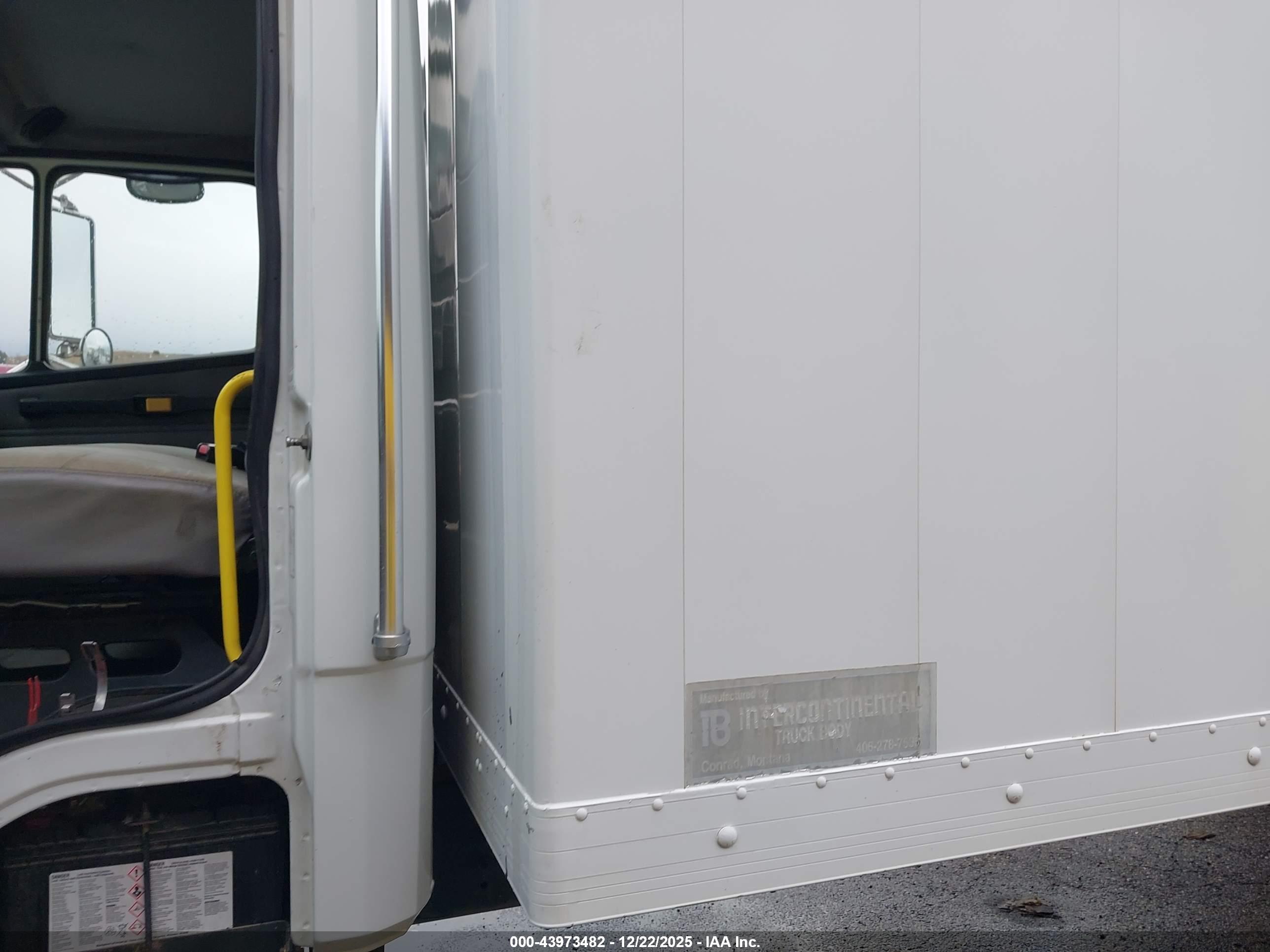 FREIGHTLINER MEDIUM image 7