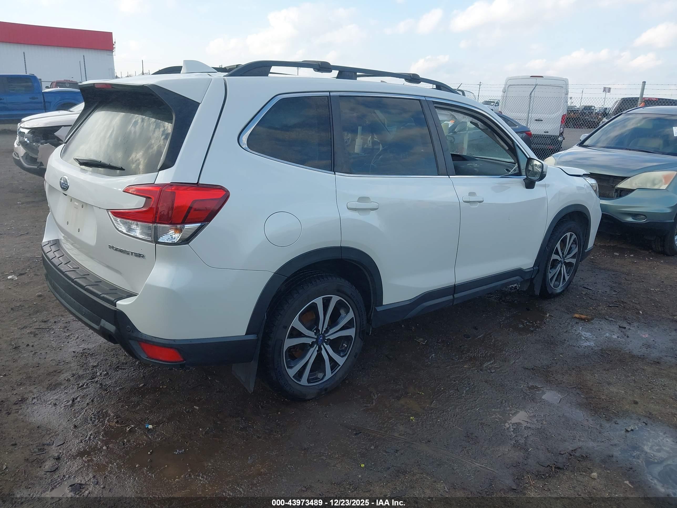 SUBARU FORESTER image 4