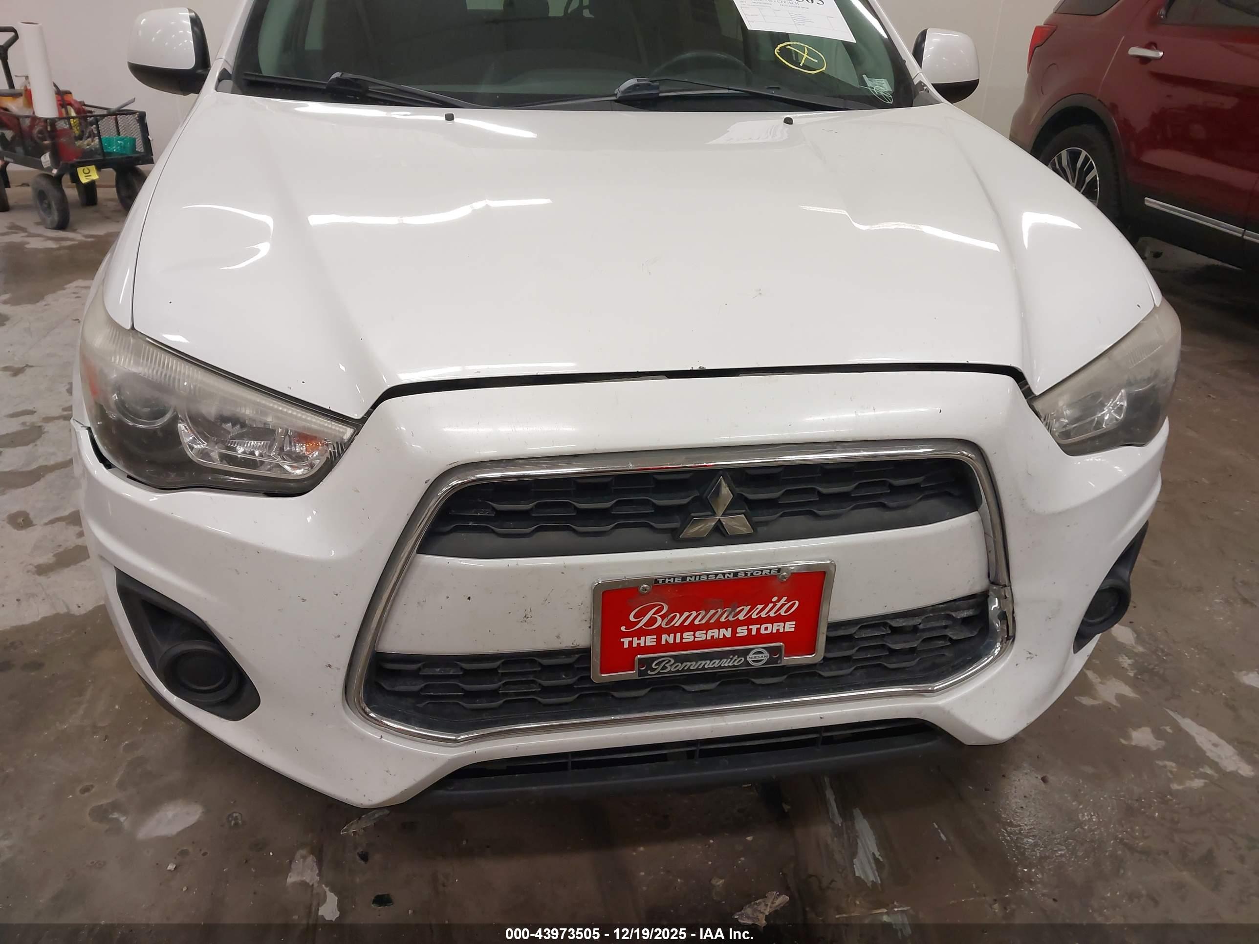 MITSUBISHI OUTLANDER image 6