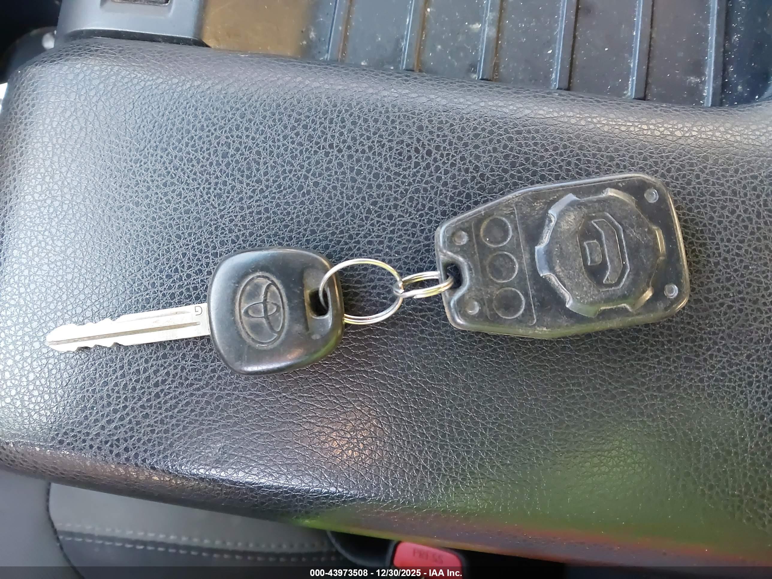 TOYOTA TUNDRA image 11